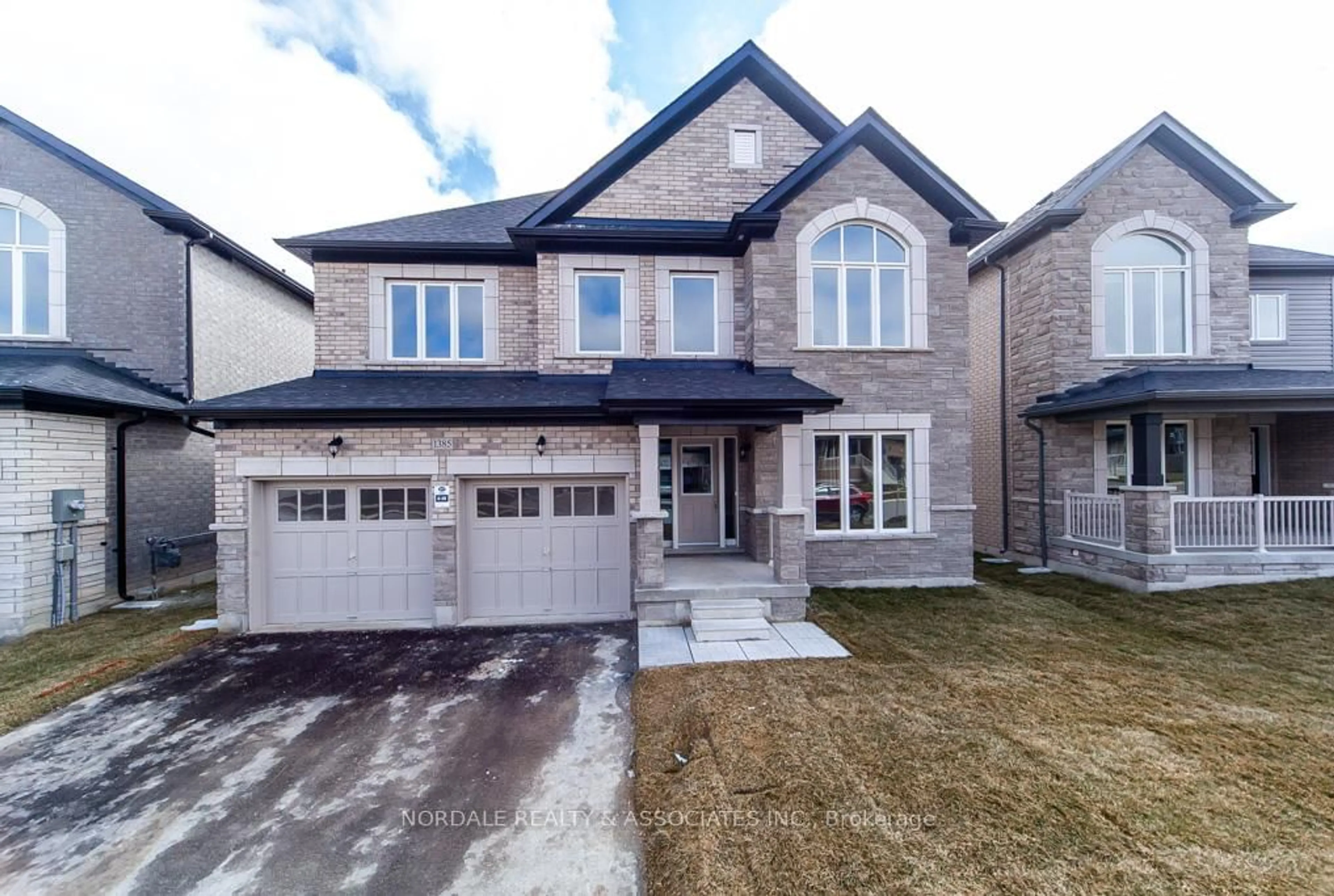 Home with brick exterior material, street for 1385 STOVELL Cres, Innisfil Ontario L0L 1W0