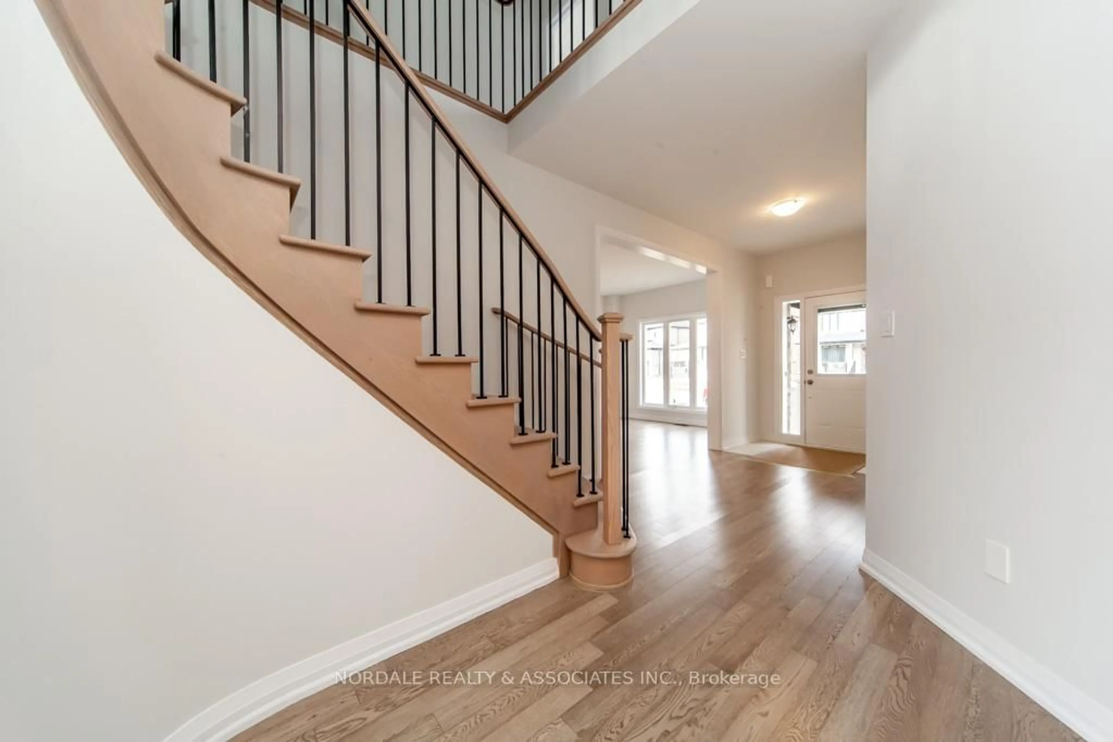 Stairs for 1385 STOVELL Cres, Innisfil Ontario L0L 1W0