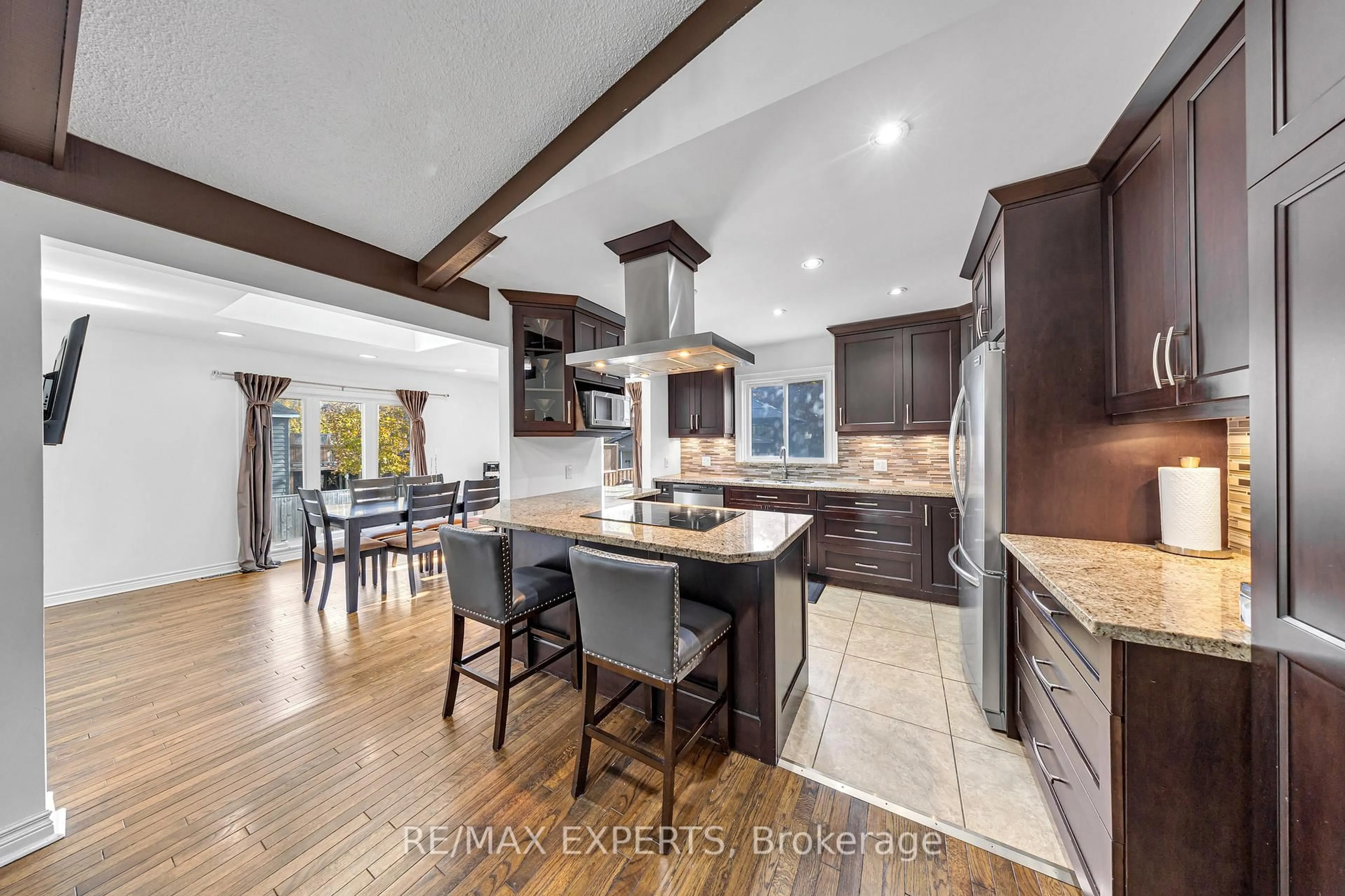 Open concept kitchen, ceramic/tile floor for 945 Nantyr Dr, Innisfil Ontario L9S 1S7