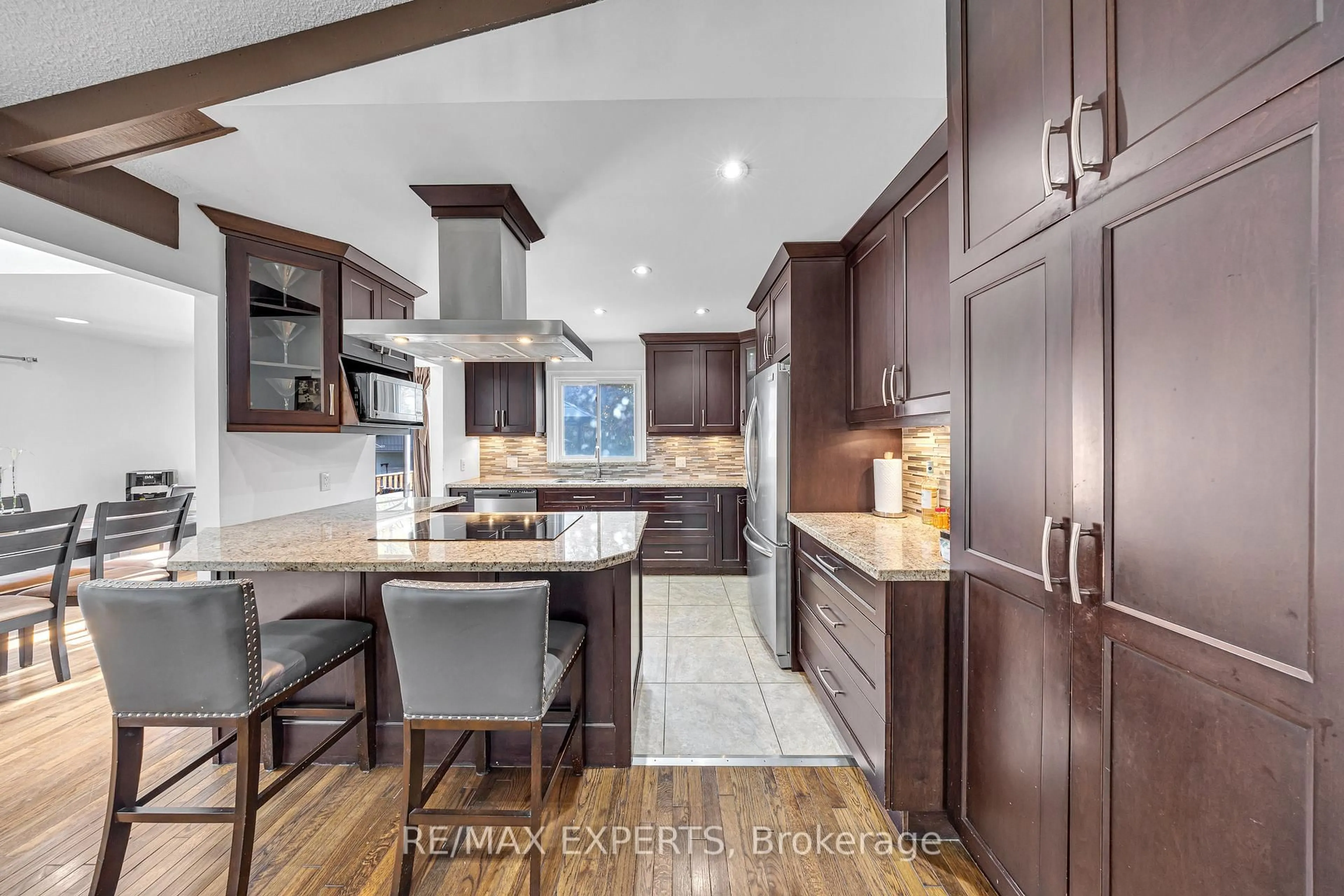 Contemporary kitchen, ceramic/tile floor for 945 Nantyr Dr, Innisfil Ontario L9S 1S7