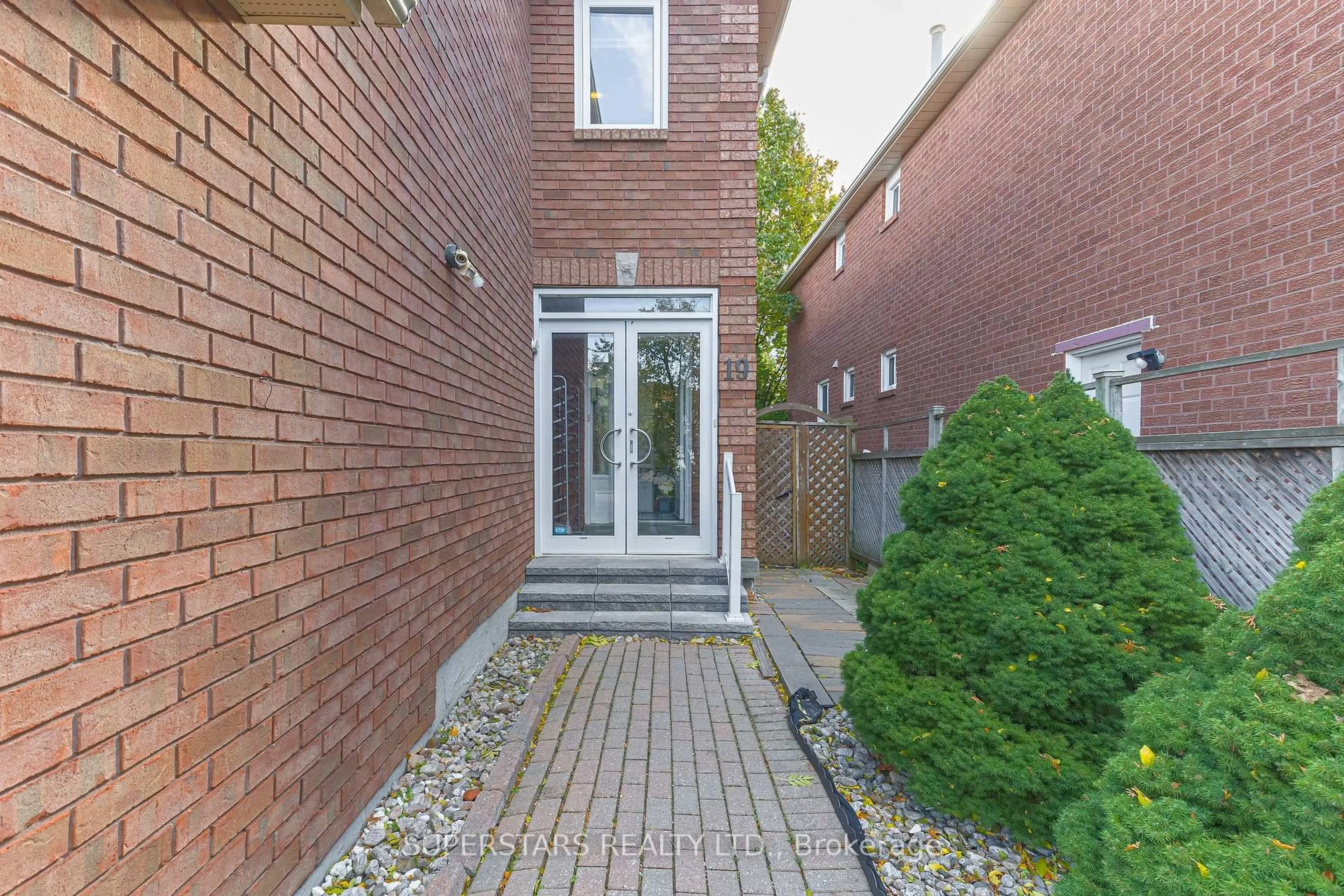 Unknown for 19 Justus Dr, Richmond Hill Ontario L4C 9Z4