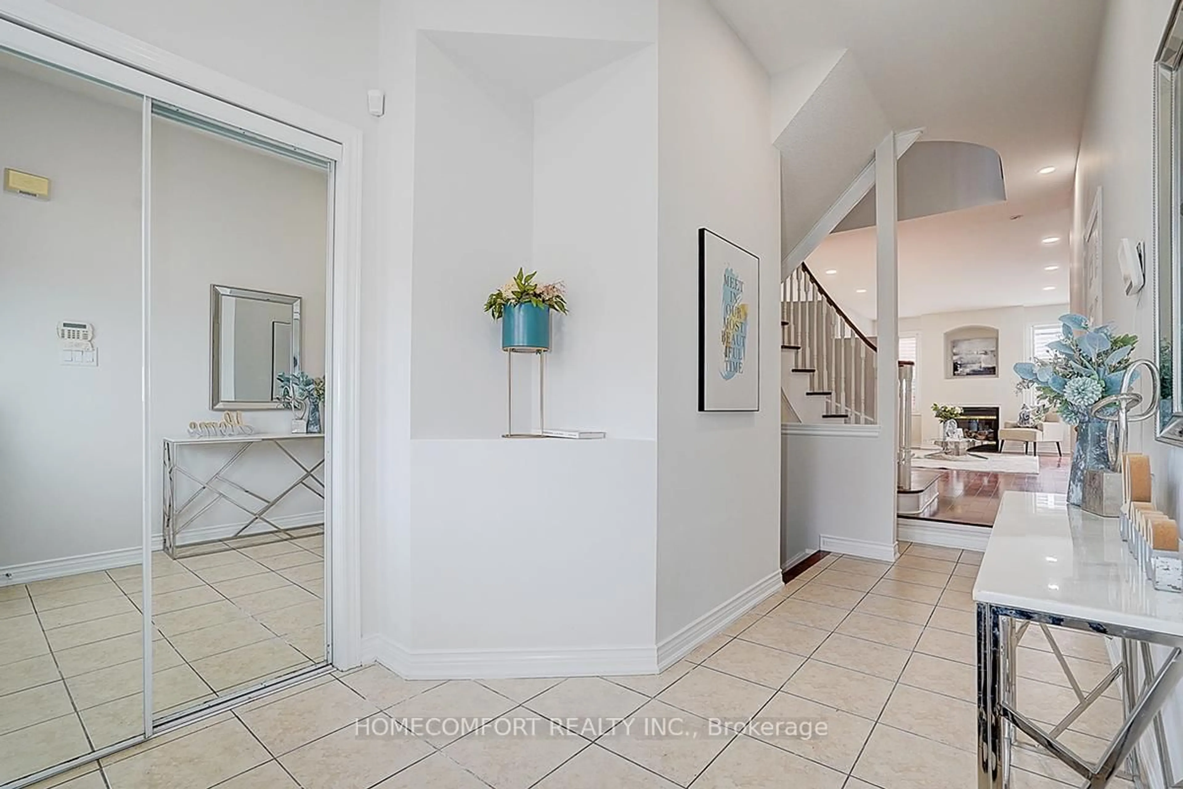 Indoor entryway for 9 Chipmunk Tr, Vaughan Ontario L4H 2E7