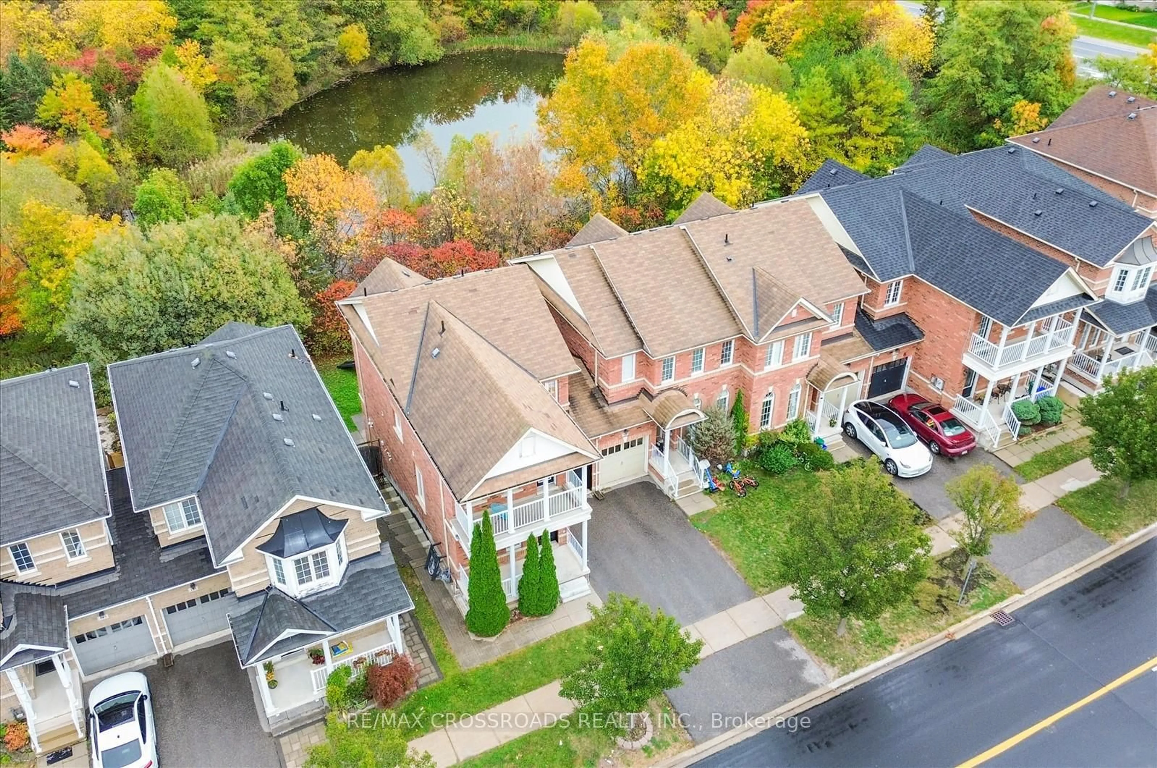 A pic from outside/outdoor area/front of a property/back of a property/a pic from drone, water/lake/river/ocean view for 189 Riverwalk Dr, Markham Ontario L6B 0G6