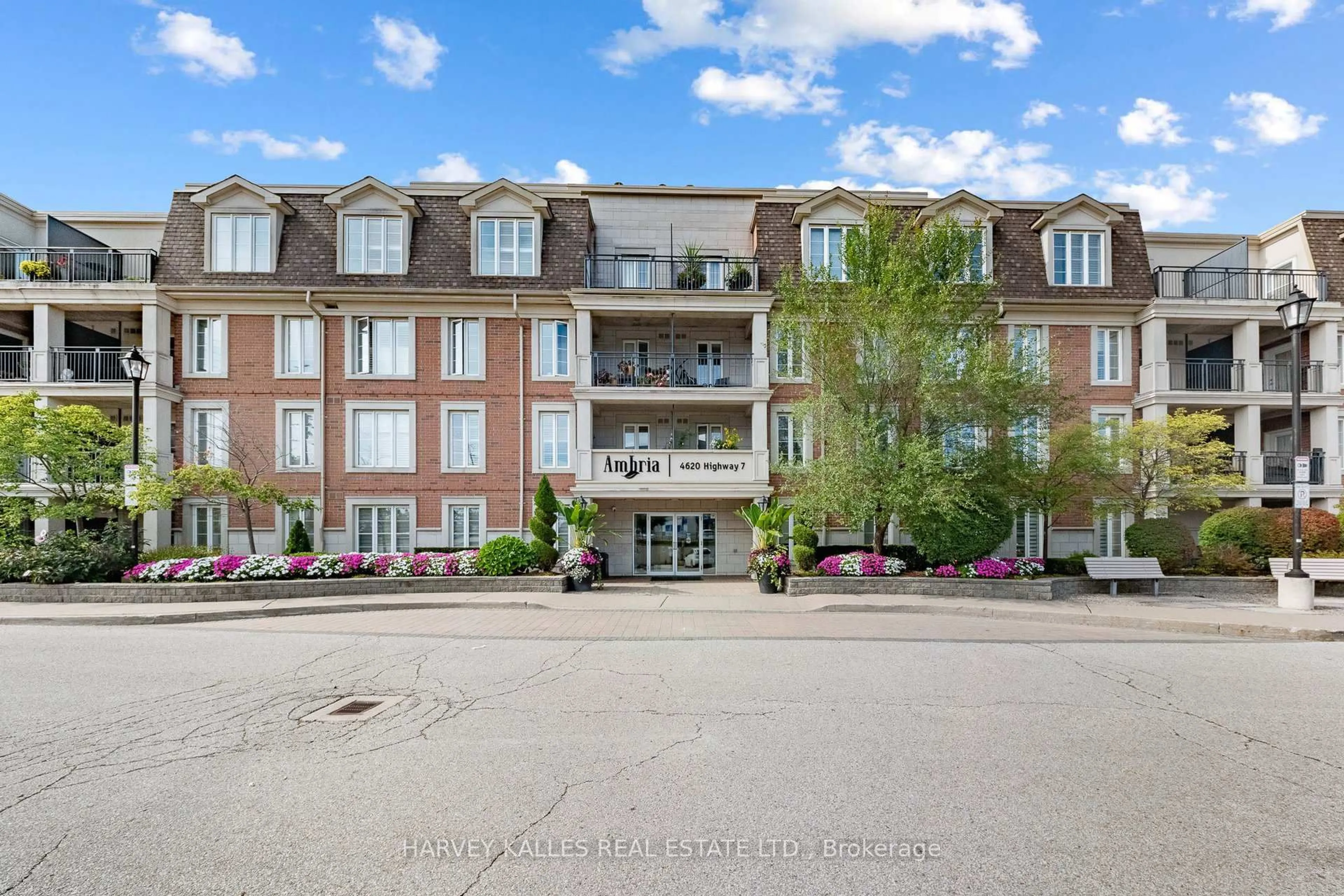 Patio, building for 4620 Highway 7 #405, Vaughan Ontario L4L 0B3