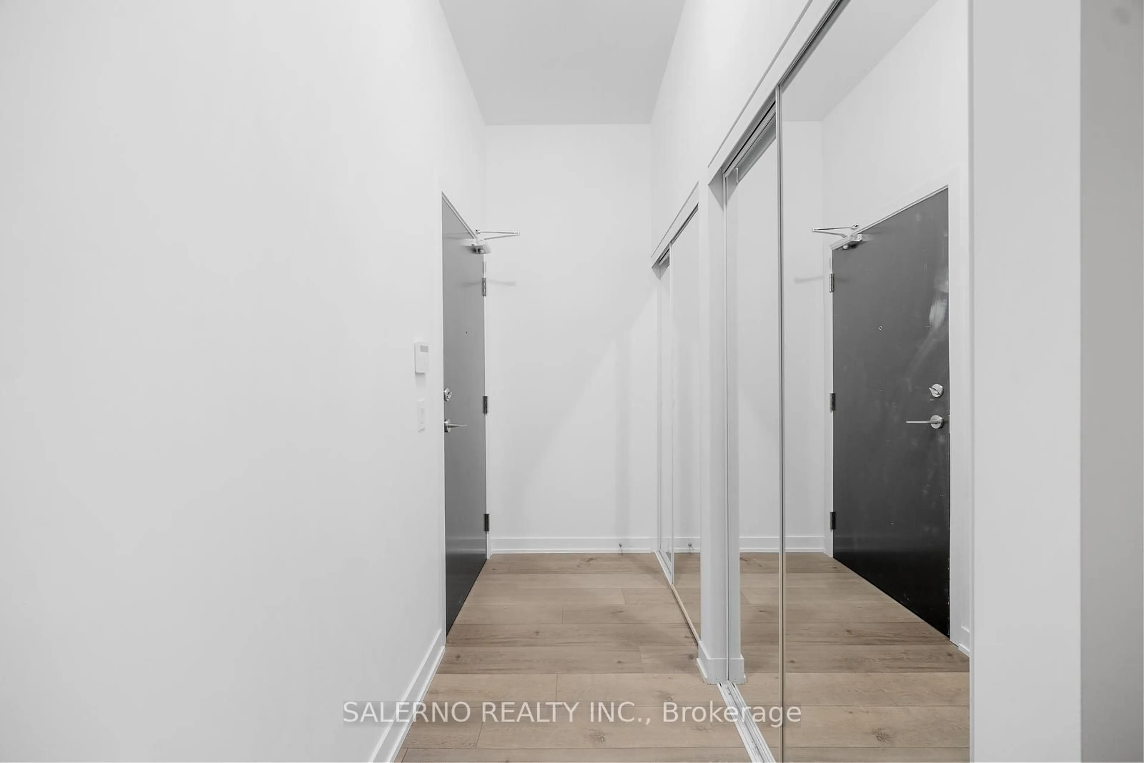 Indoor entryway for 10 Honeycrisp Cres #105, Vaughan Ontario L4K 0M7