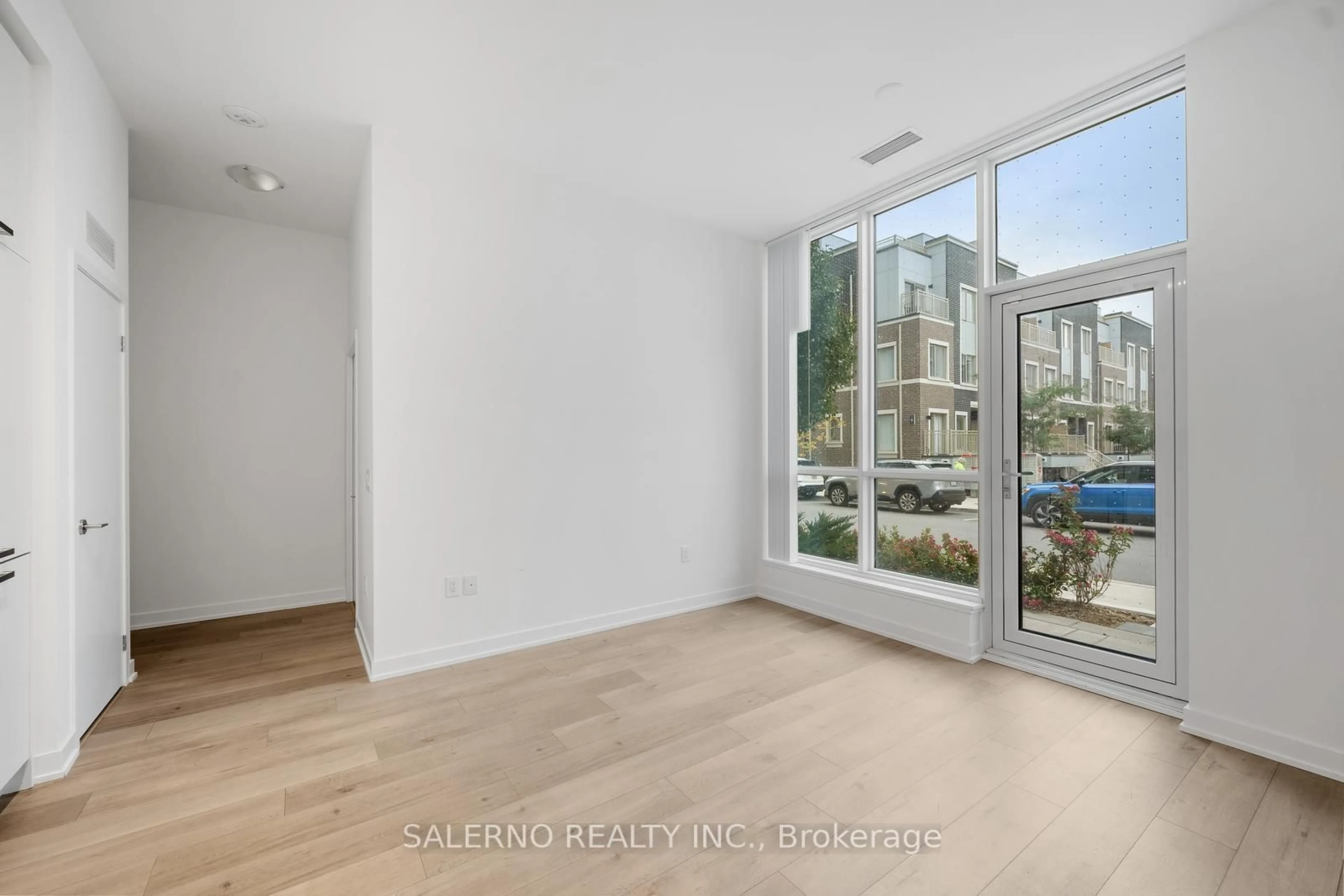 A pic of a room for 10 Honeycrisp Cres #105, Vaughan Ontario L4K 0M7