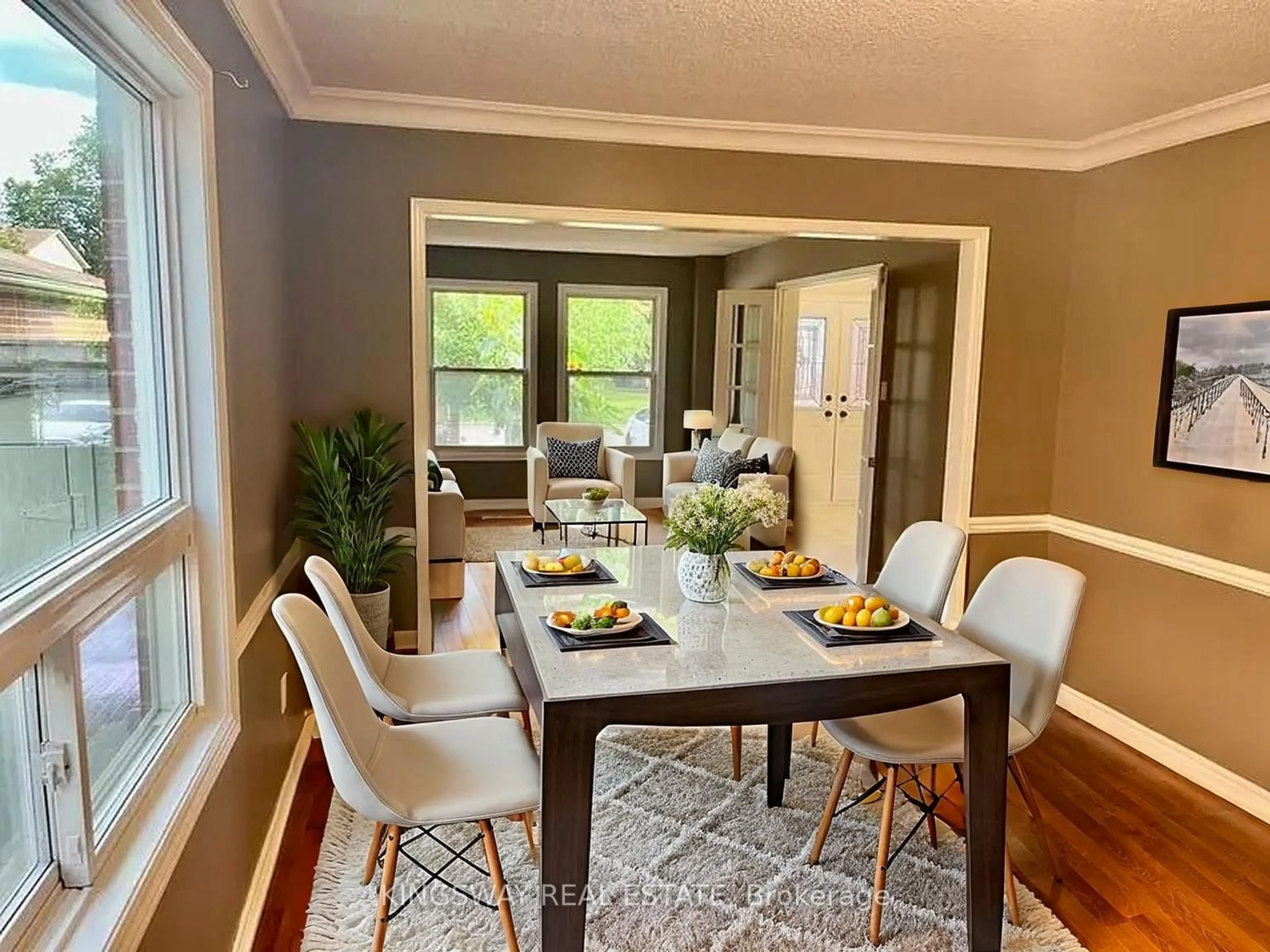Dining room, wood/laminate floor for 325 Salisbury Lane, Newmarket Ontario L3Y 8A6