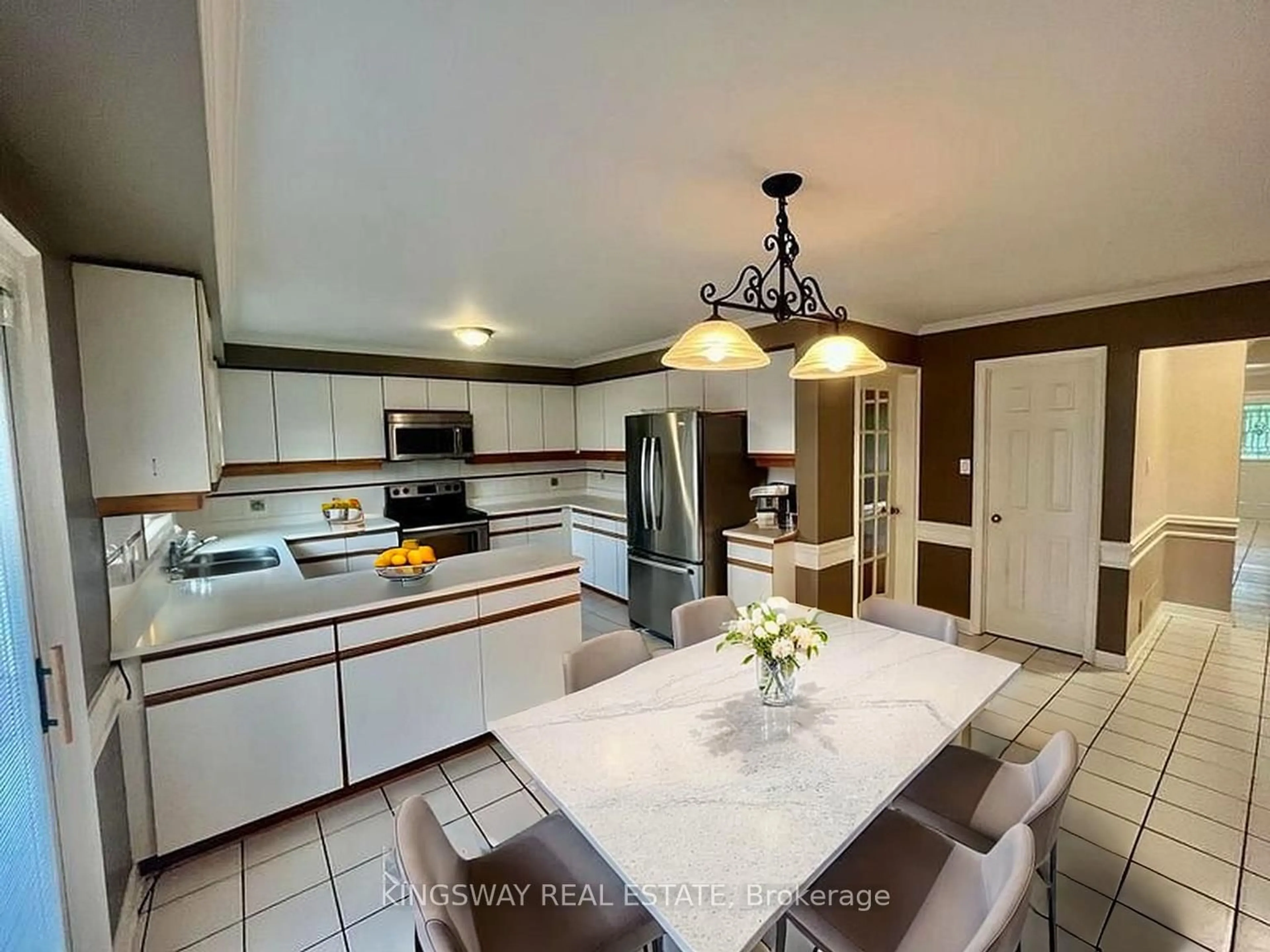 Open concept kitchen, ceramic/tile floor for 325 Salisbury Lane, Newmarket Ontario L3Y 8A6