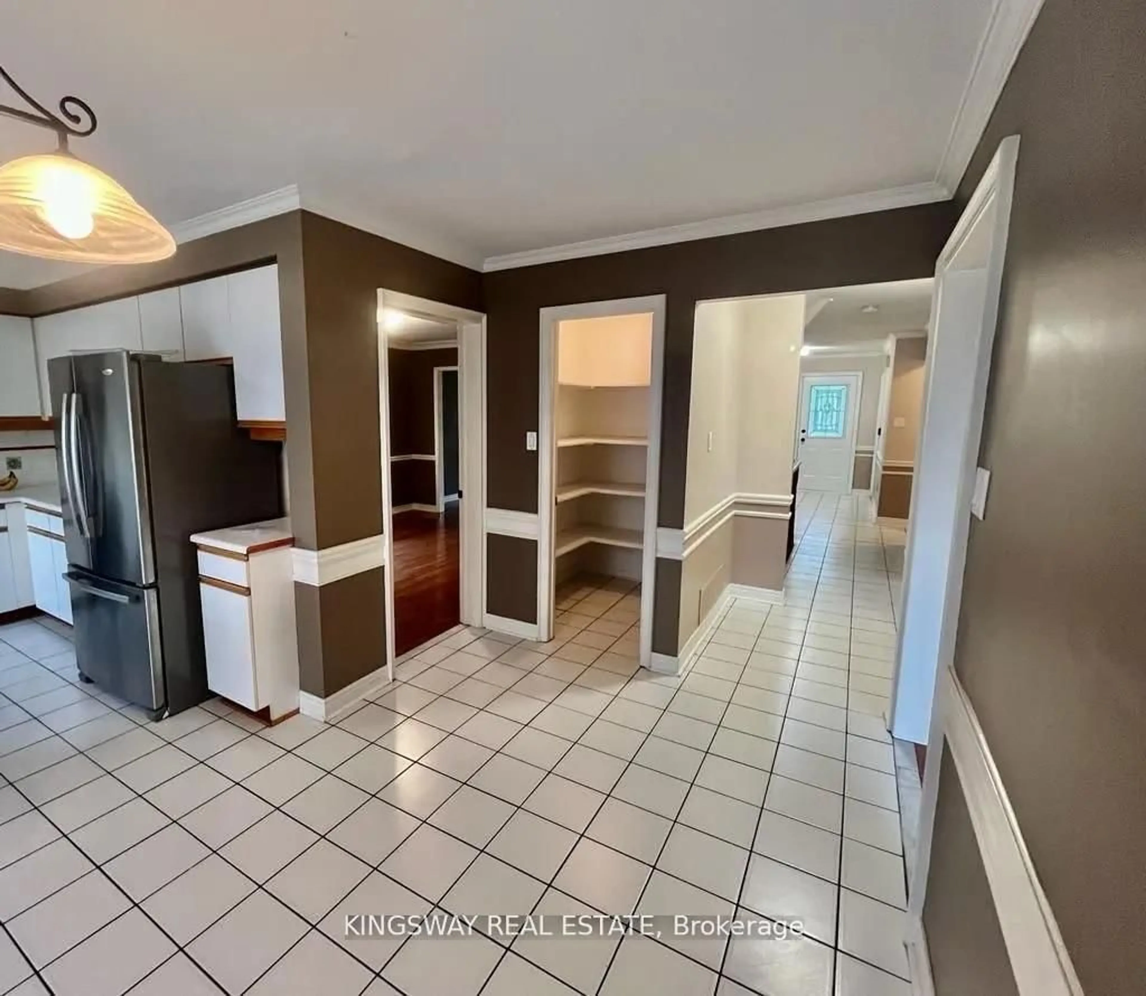 Unknown for 325 Salisbury Lane, Newmarket Ontario L3Y 8A6