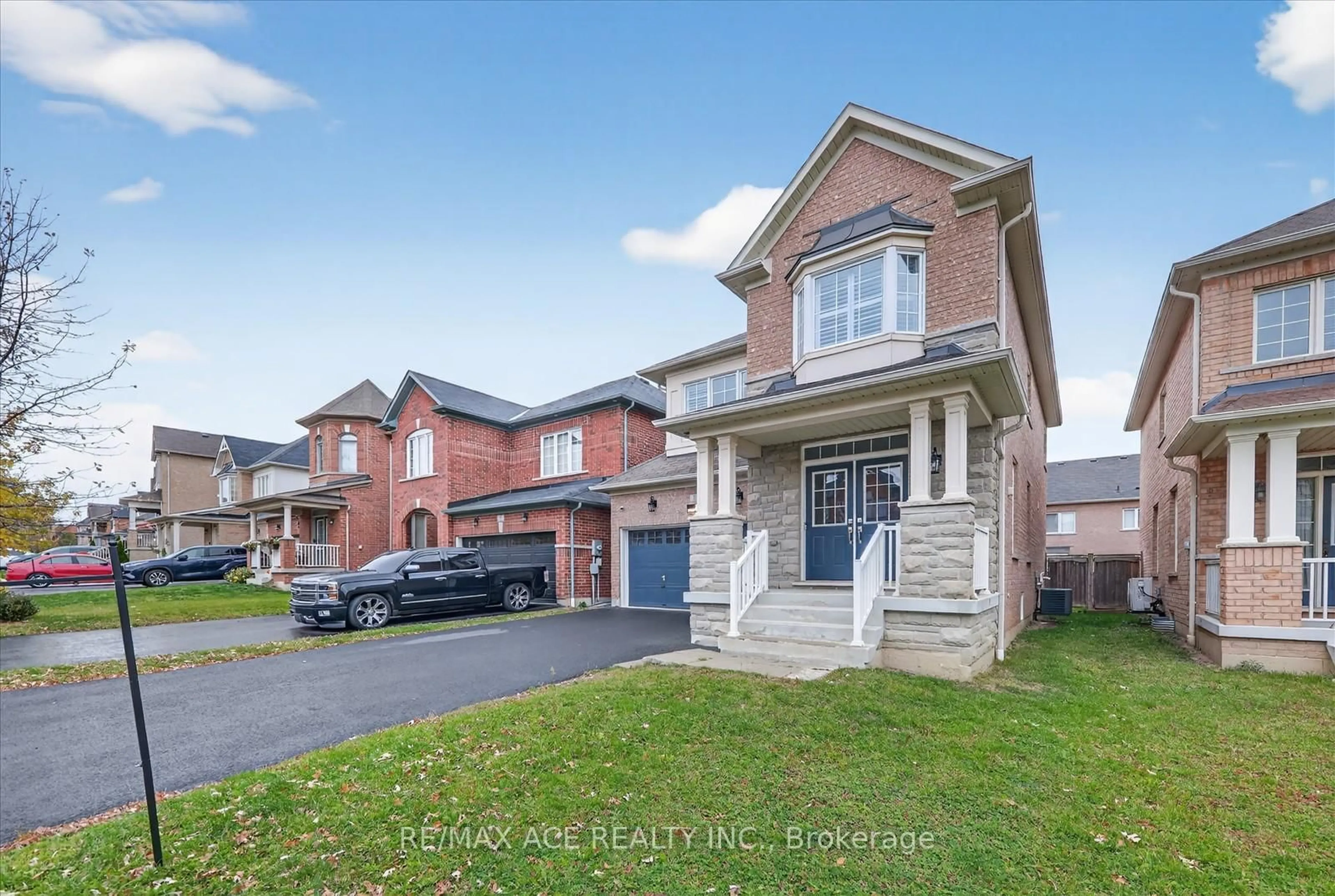 Home with brick exterior material, street for 23 Grayleaf Dr, Whitchurch-Stouffville Ontario L4A 0V4