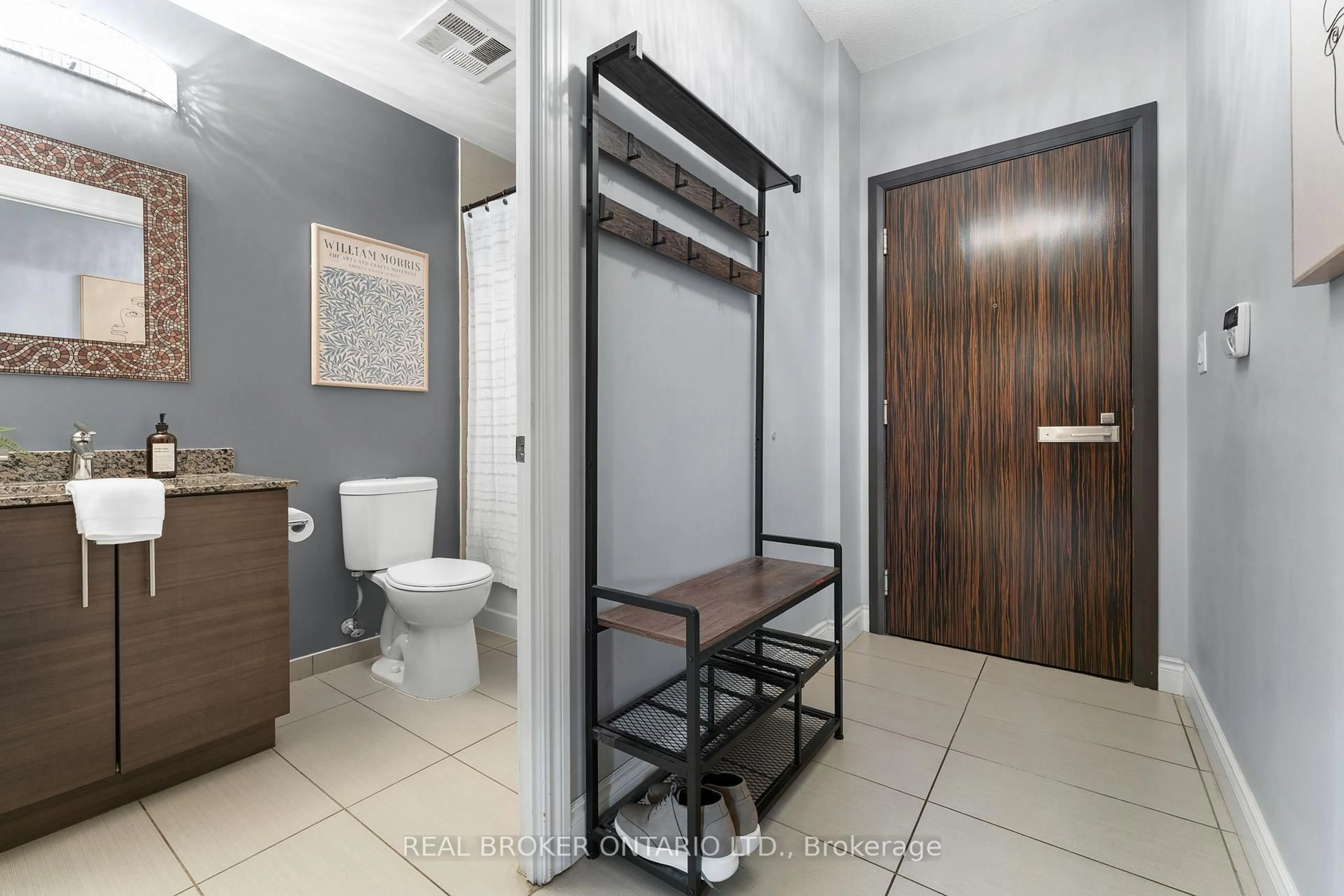 Standard bathroom, ceramic/tile floor for 277 South Park Rd #301, Markham Ontario L3T 0B7