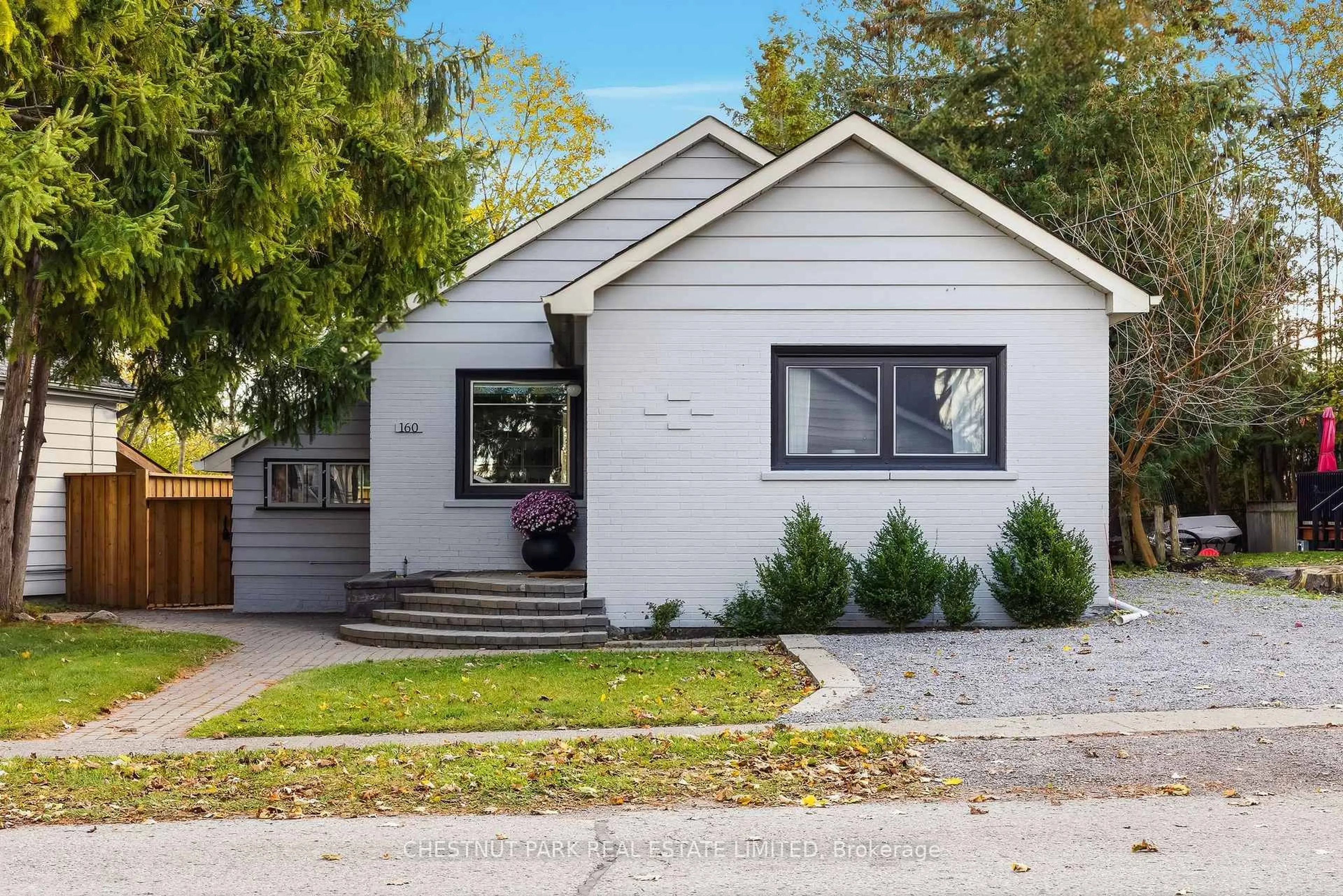 Home with vinyl exterior material, street for 160 Victoria Dr, Uxbridge Ontario L9P 1H2