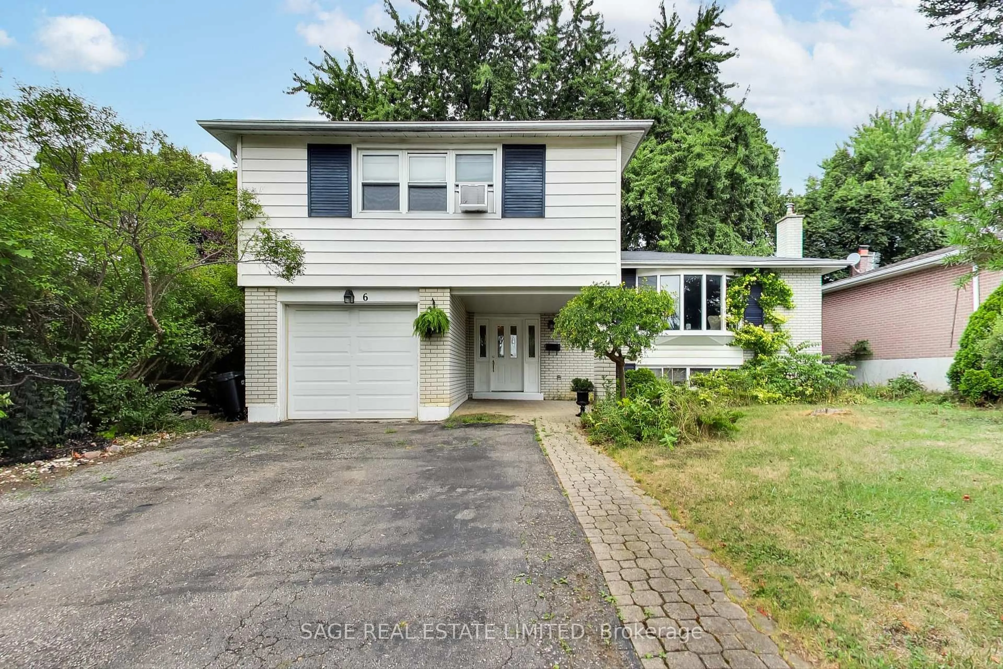 Home with vinyl exterior material, street for 6 Dunsinane Dr, Markham Ontario L3T 3K2