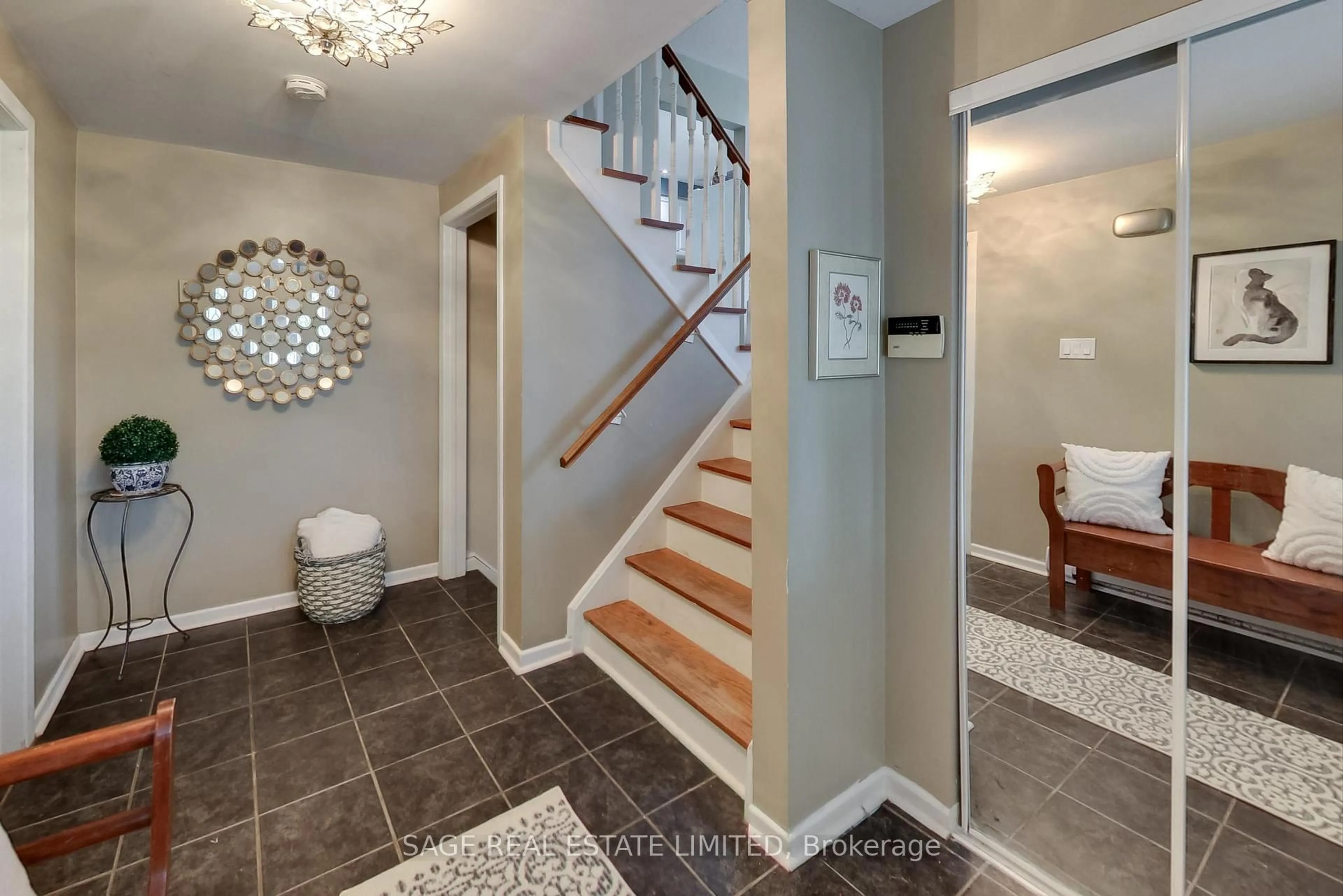 Indoor entryway for 6 Dunsinane Dr, Markham Ontario L3T 3K2