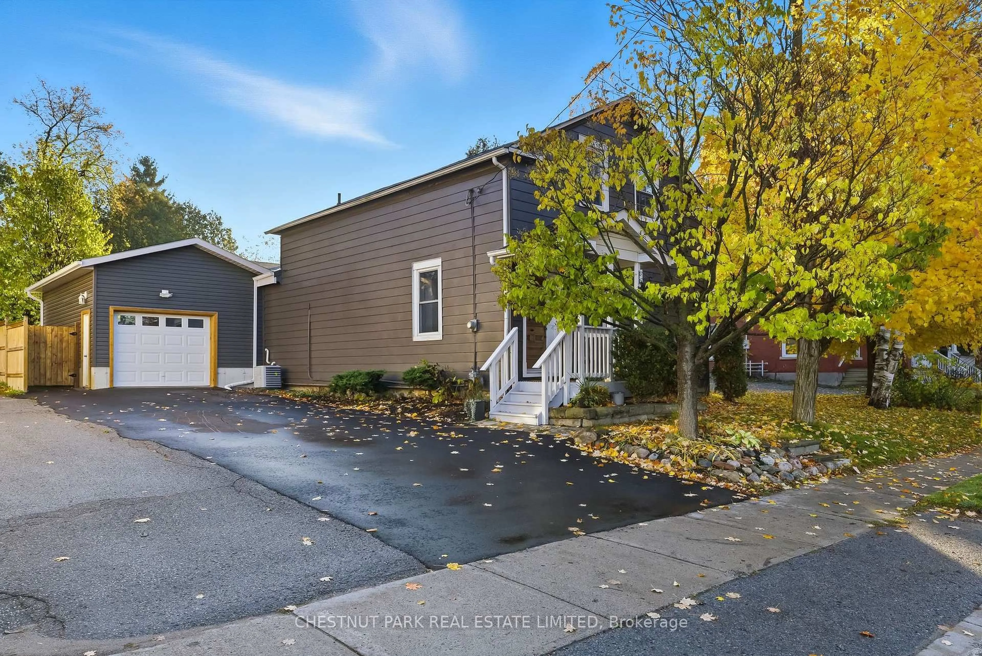 A pic from outside/outdoor area/front of a property/back of a property/a pic from drone, street for 67 Main St, Uxbridge Ontario L9P 1J4