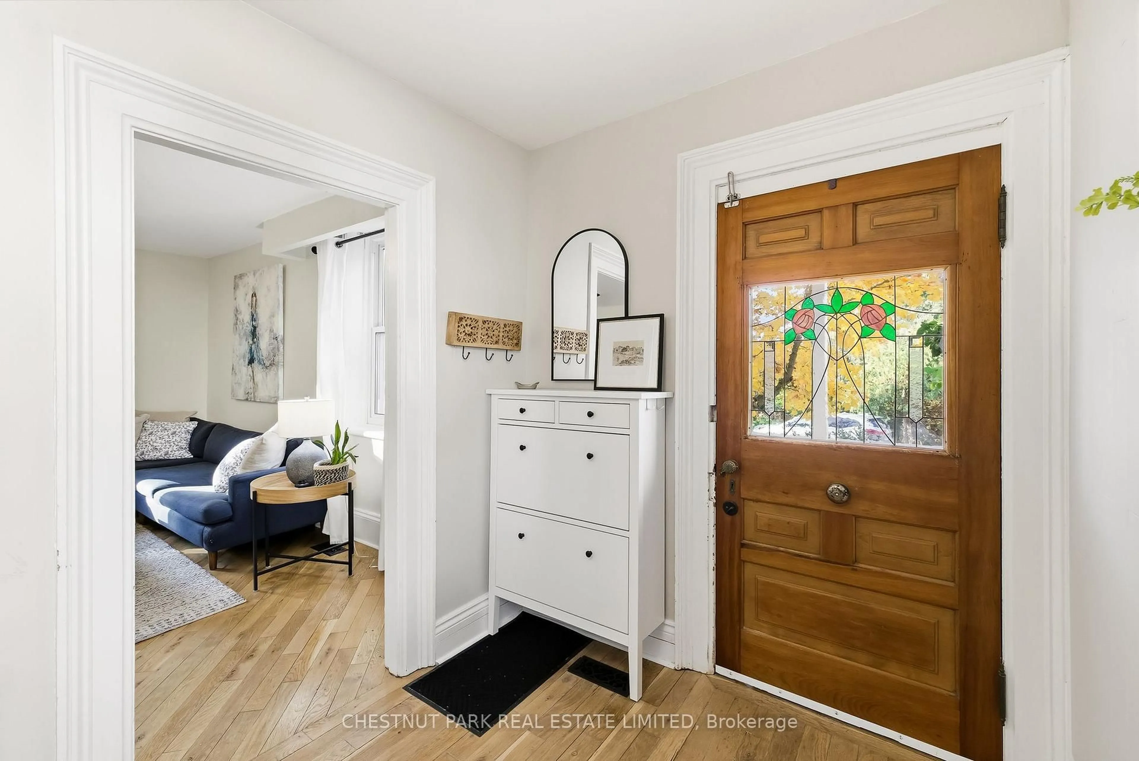 Indoor entryway for 67 Main St, Uxbridge Ontario L9P 1J4