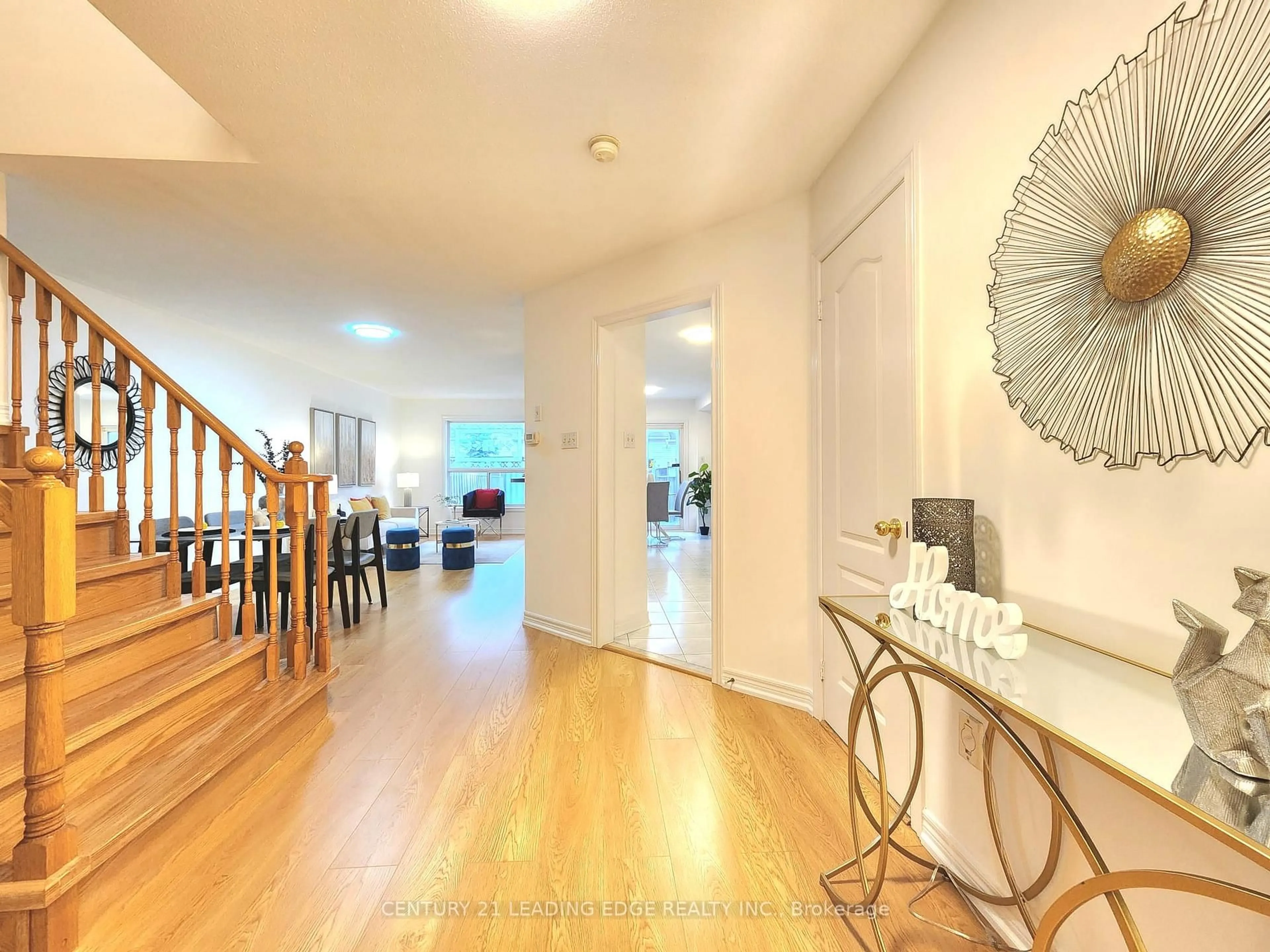 Indoor foyer for 63 Peninsula Cres, Richmond Hill Ontario L4S 1V1