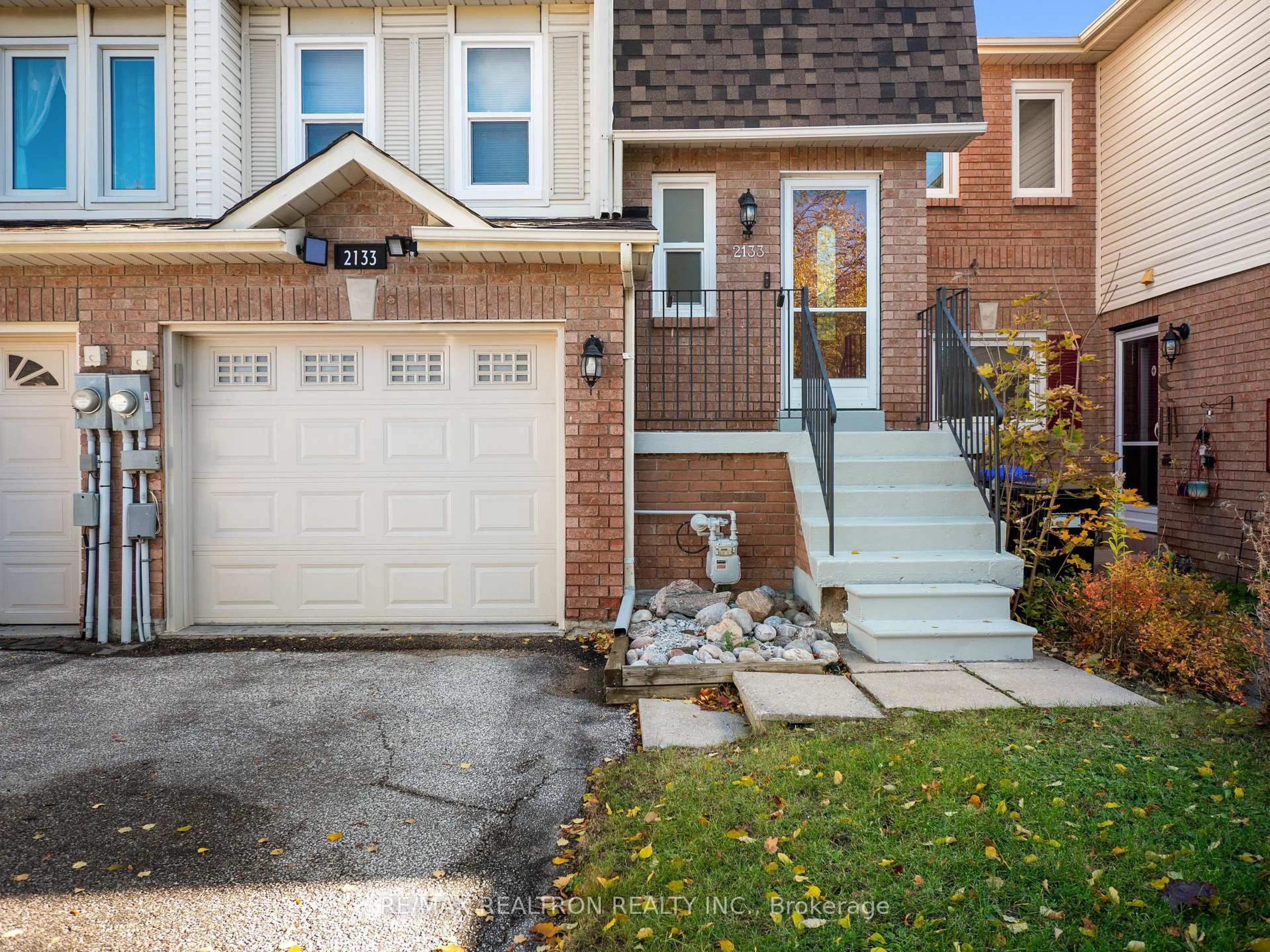 Home with brick exterior material, street for 2133 Ferguson St, Innisfil Ontario L9S 1X5