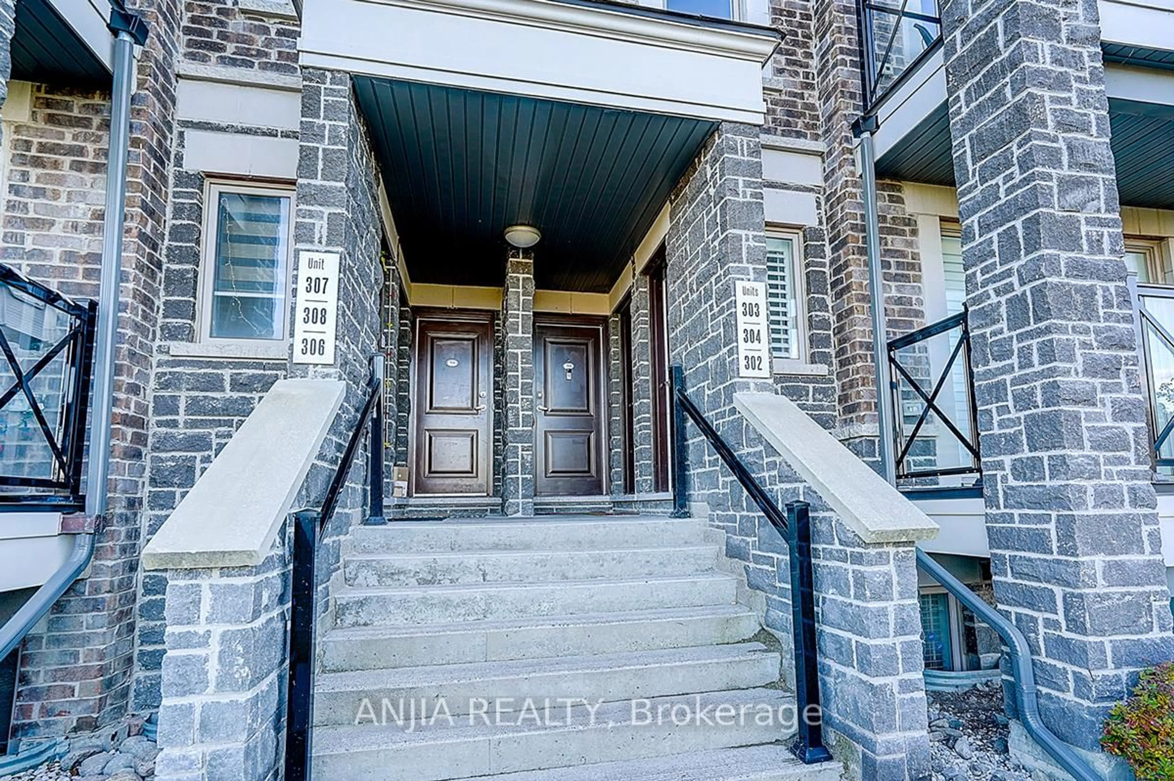 Indoor entryway for 20 Dunsheath Way #304, Markham Ontario L6B 1N3