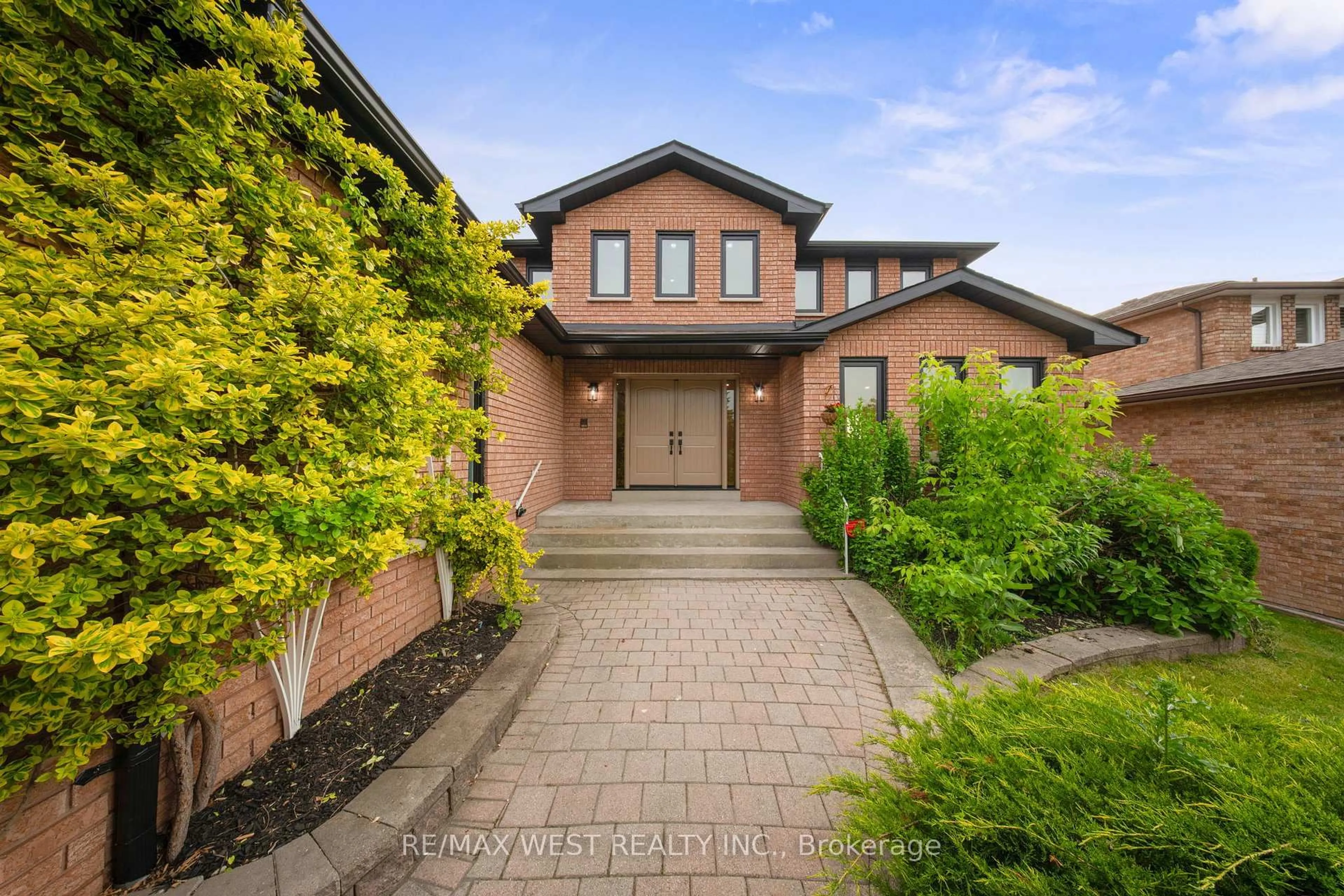 Home with brick exterior material, street for 4 Snowcrest Cres, Markham Ontario L3S 2V9