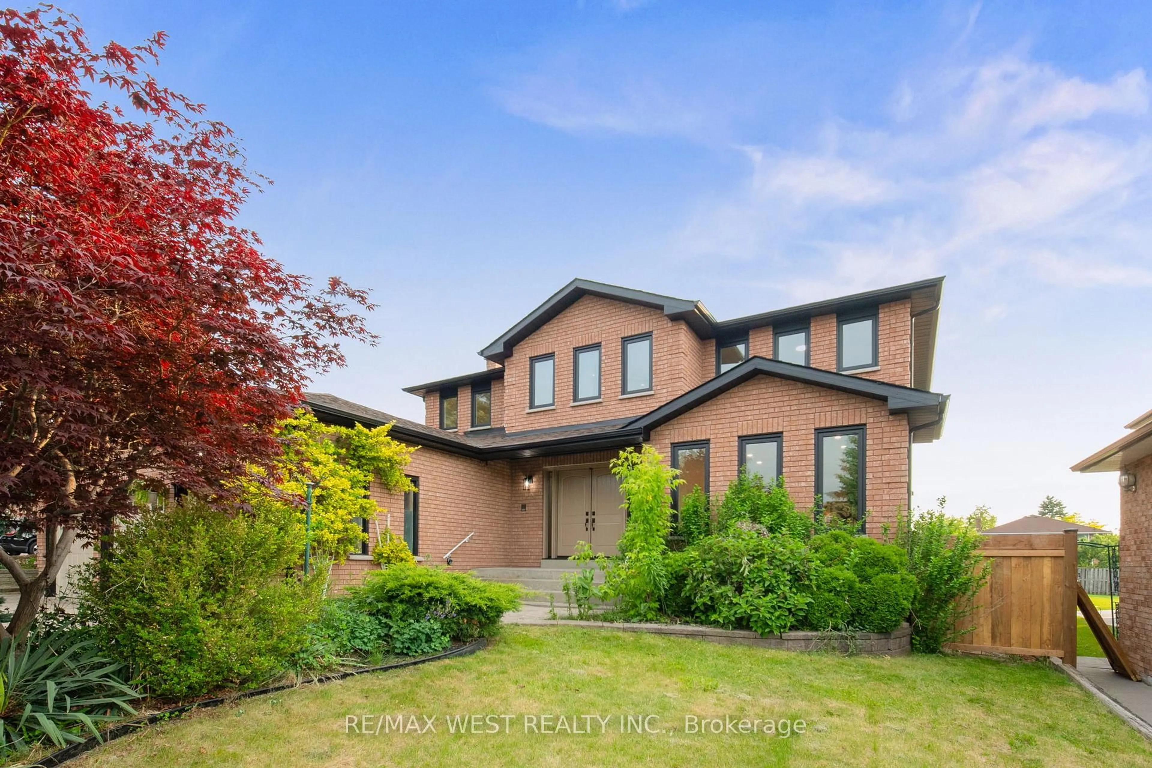 Home with brick exterior material, building for 4 Snowcrest Cres, Markham Ontario L3S 2V9