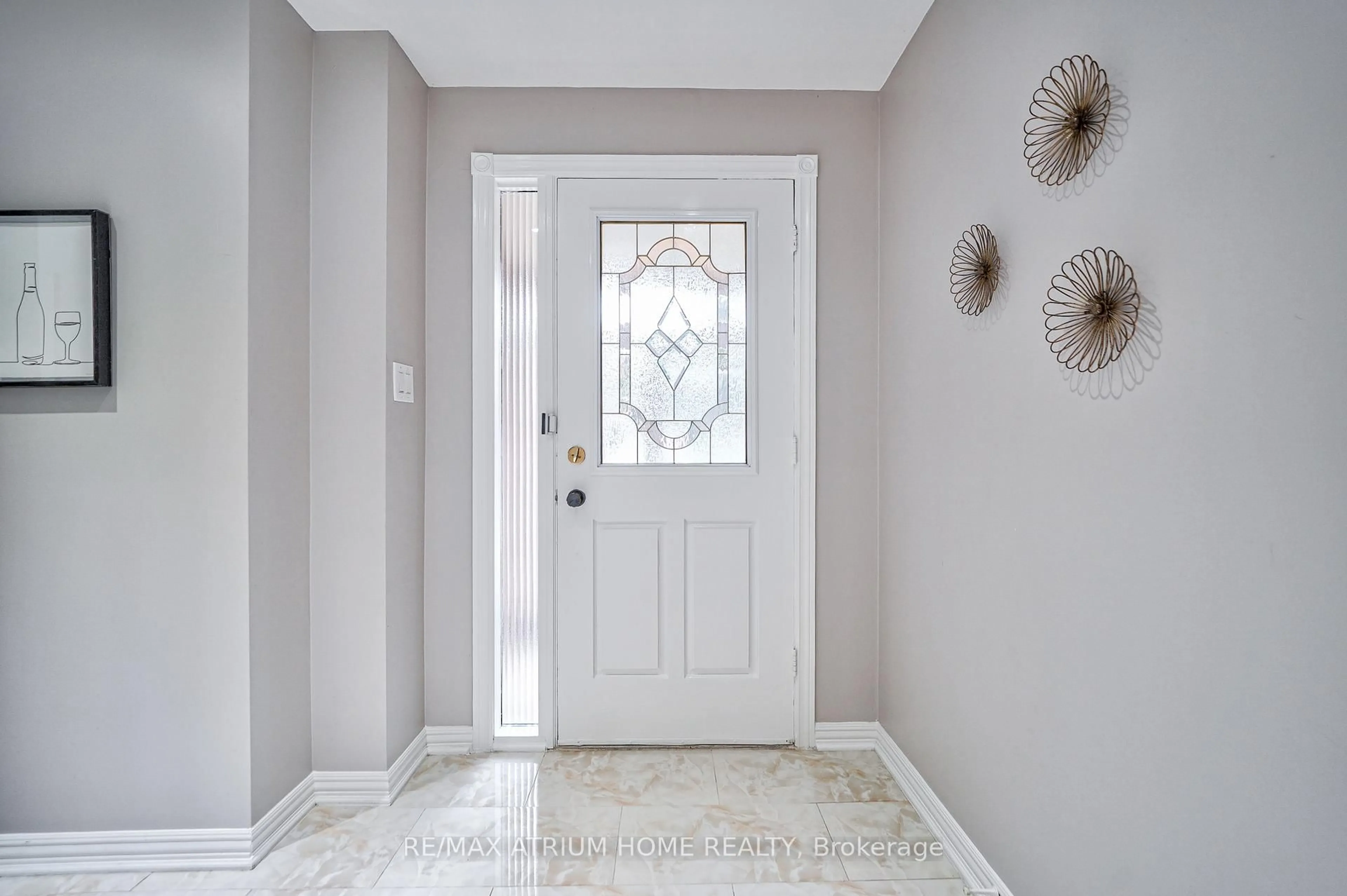Indoor entryway for 10 Olivewood Dr, Markham Ontario L3S 3E3