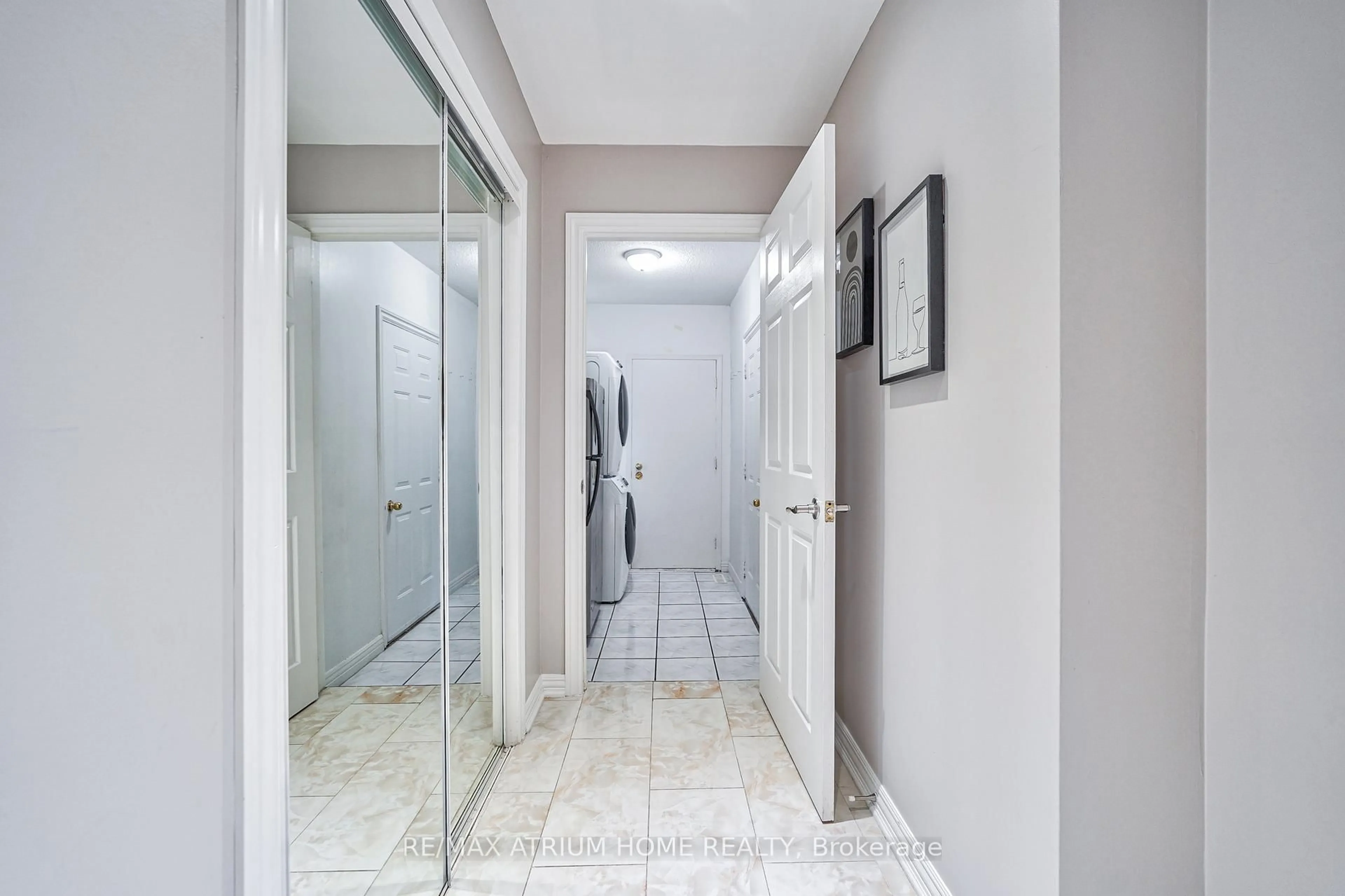 Indoor entryway for 10 Olivewood Dr, Markham Ontario L3S 3E3