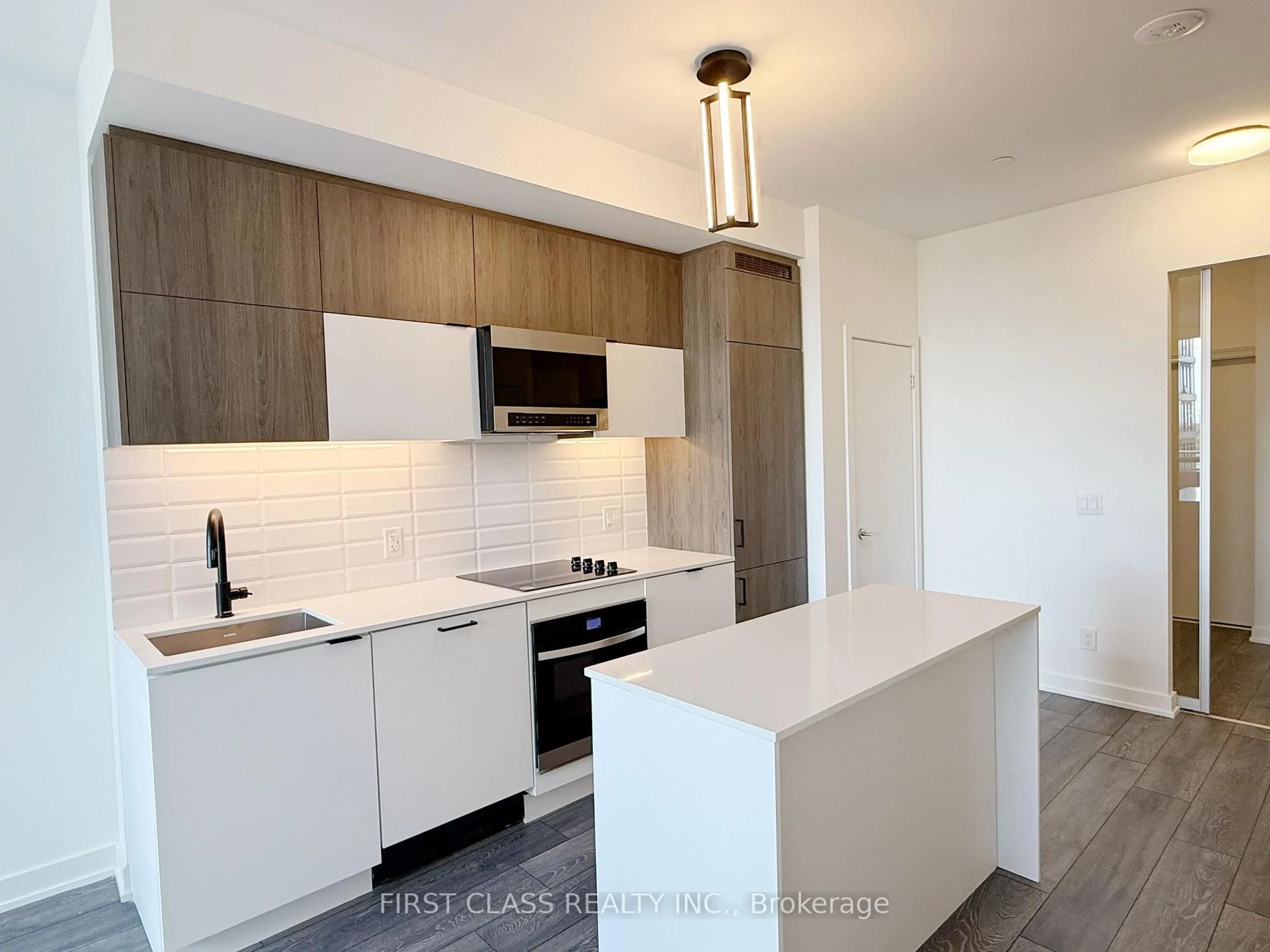 Open concept kitchen, wood/laminate floor for 8888 Yonge St #704, Richmond Hill Ontario L4C 6Z1