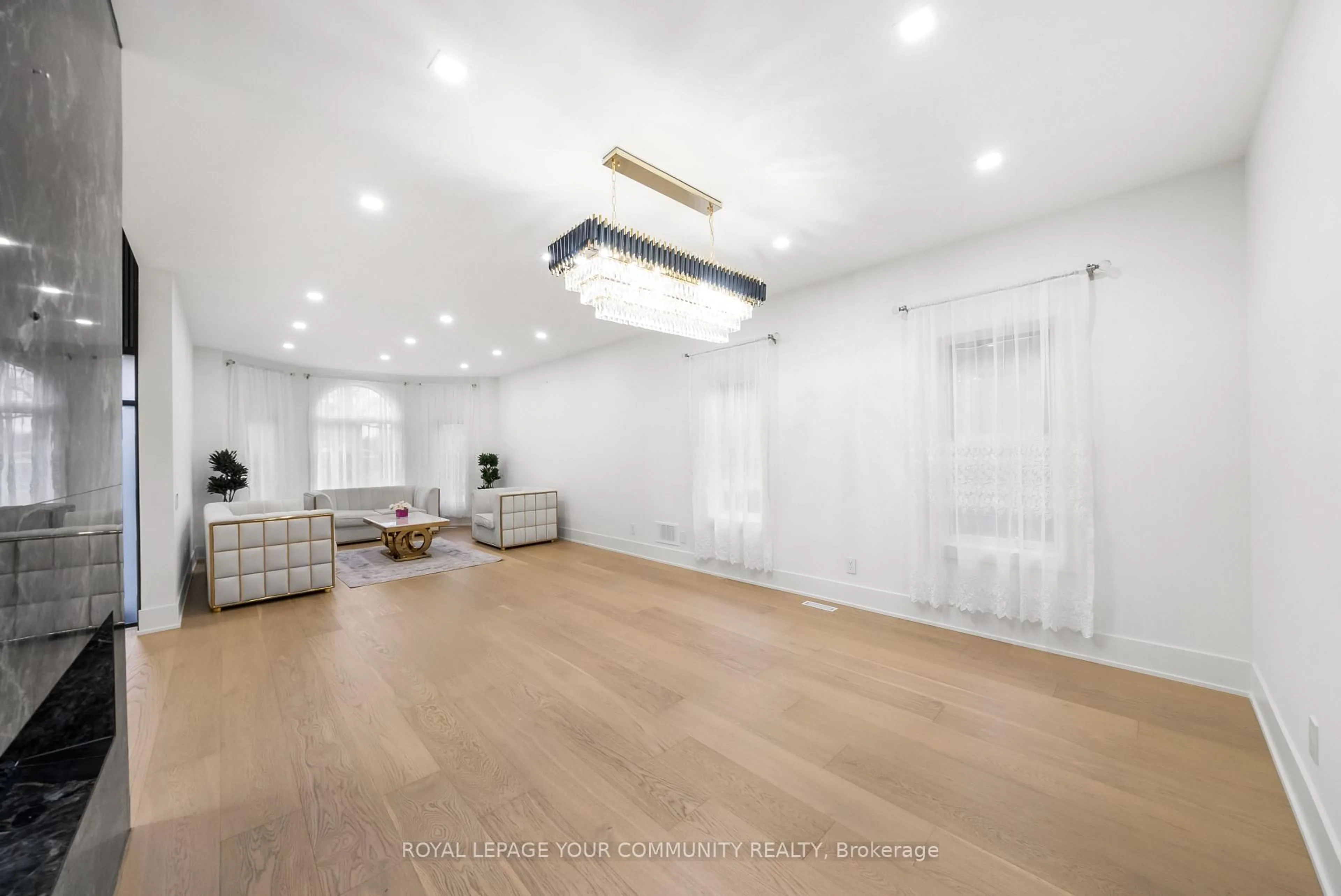 A pic of a room for 72A Oxford St, Richmond Hill Ontario L4C 4L5