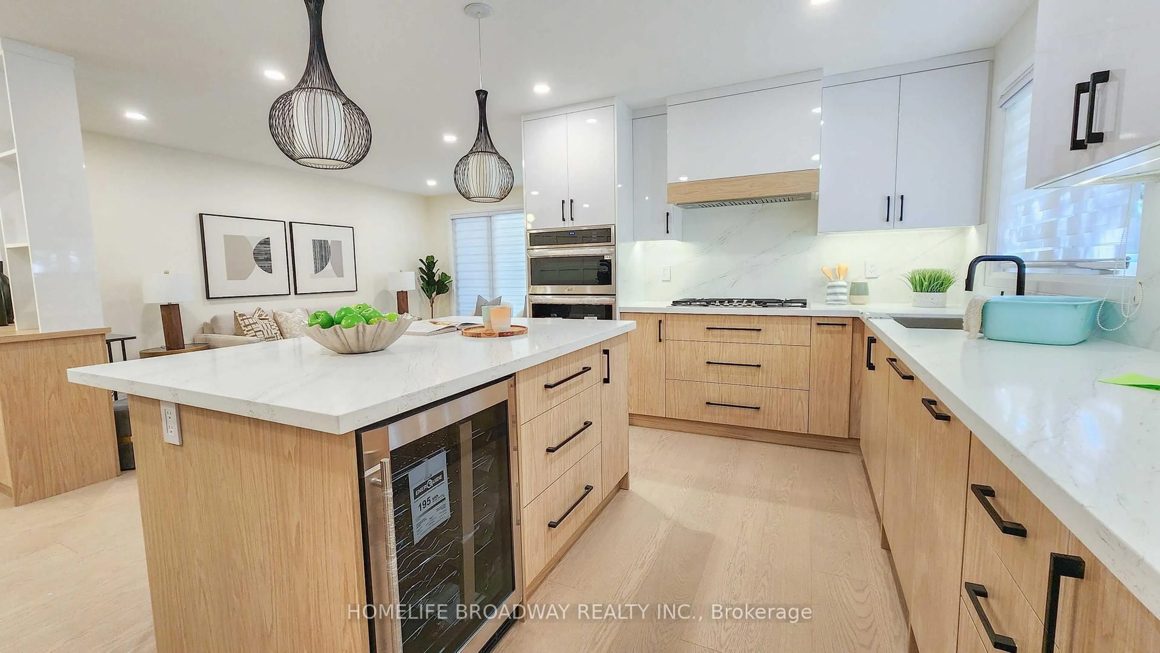 Contemporary kitchen, unknown for 23 Southdale Dr, Markham Ontario L3P 1J6