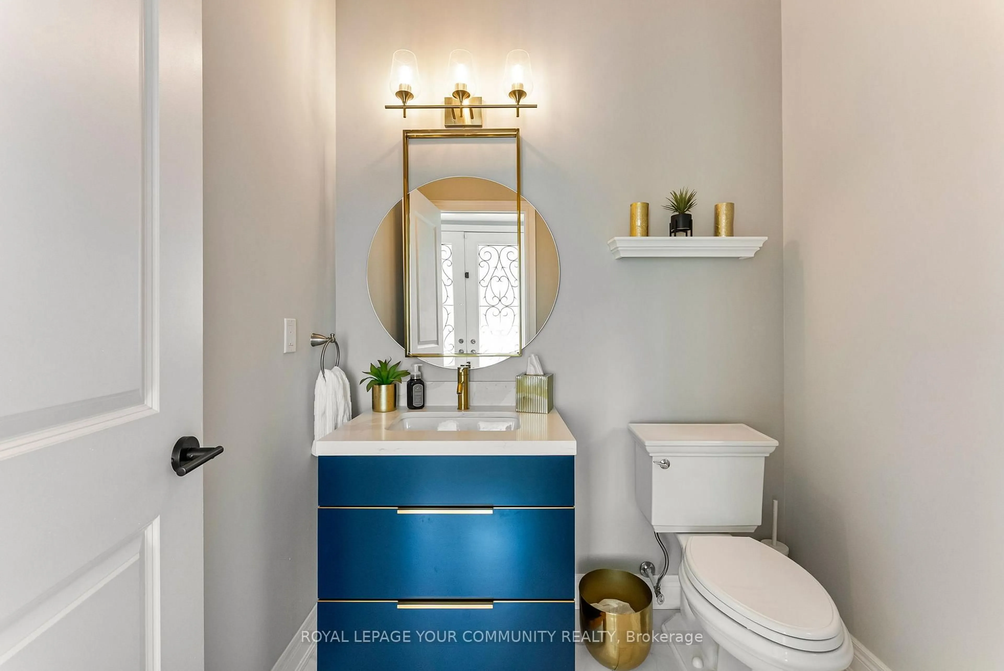 Contemporary bathroom, ceramic/tile floor for 39 Rivoli Dr, Vaughan Ontario L4H 3X2