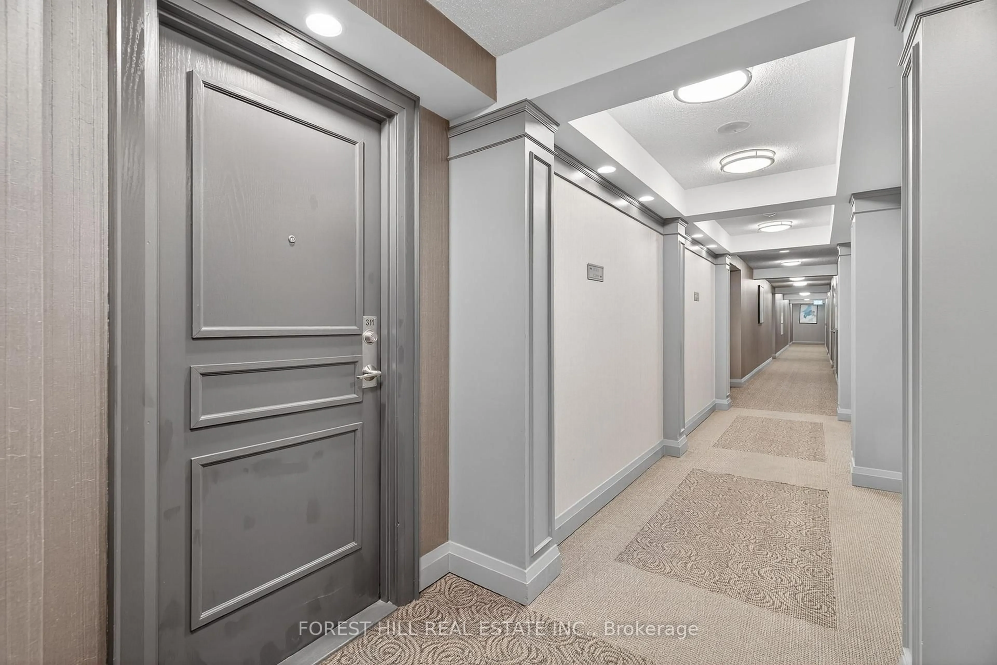 Indoor foyer for 19 Northern Heights Dr #311, Richmond Hill Ontario L4B 4M4