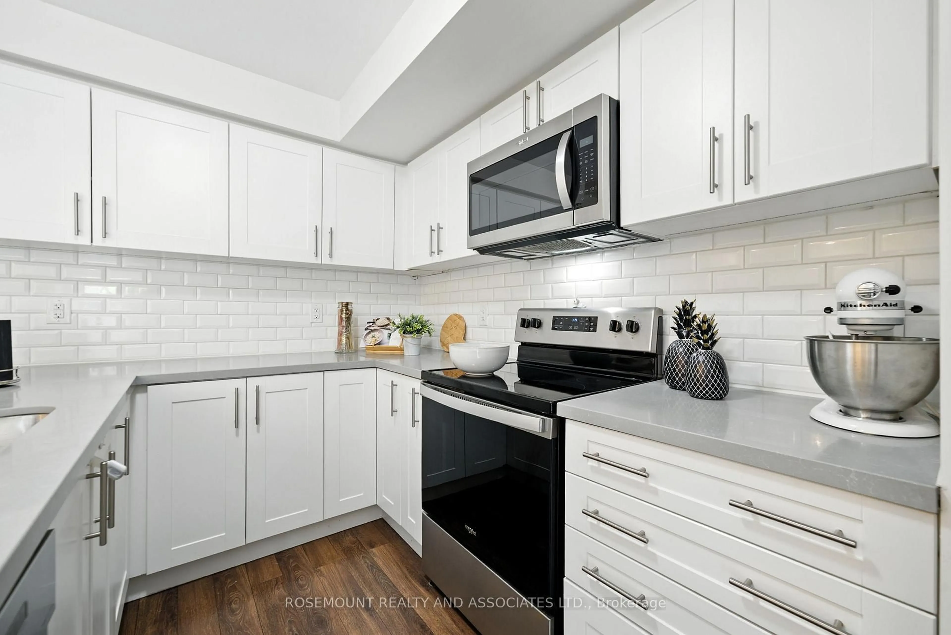 Standard kitchen, unknown for 15 Westmeath Lane #2901, Markham Ontario L6B 1N5