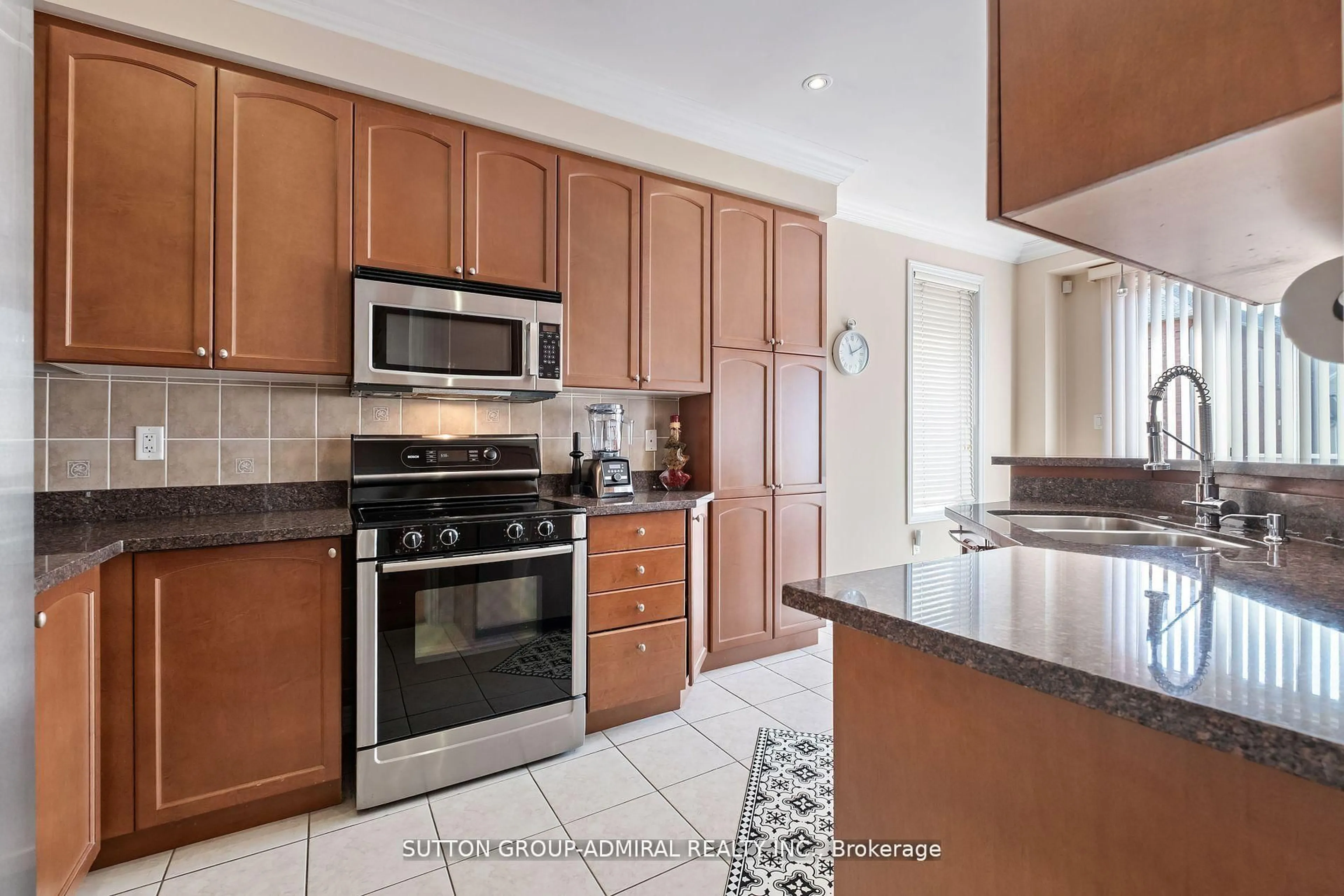 Standard kitchen, ceramic/tile floor for 11 Thistle Ave, Richmond Hill Ontario L4E 0B6