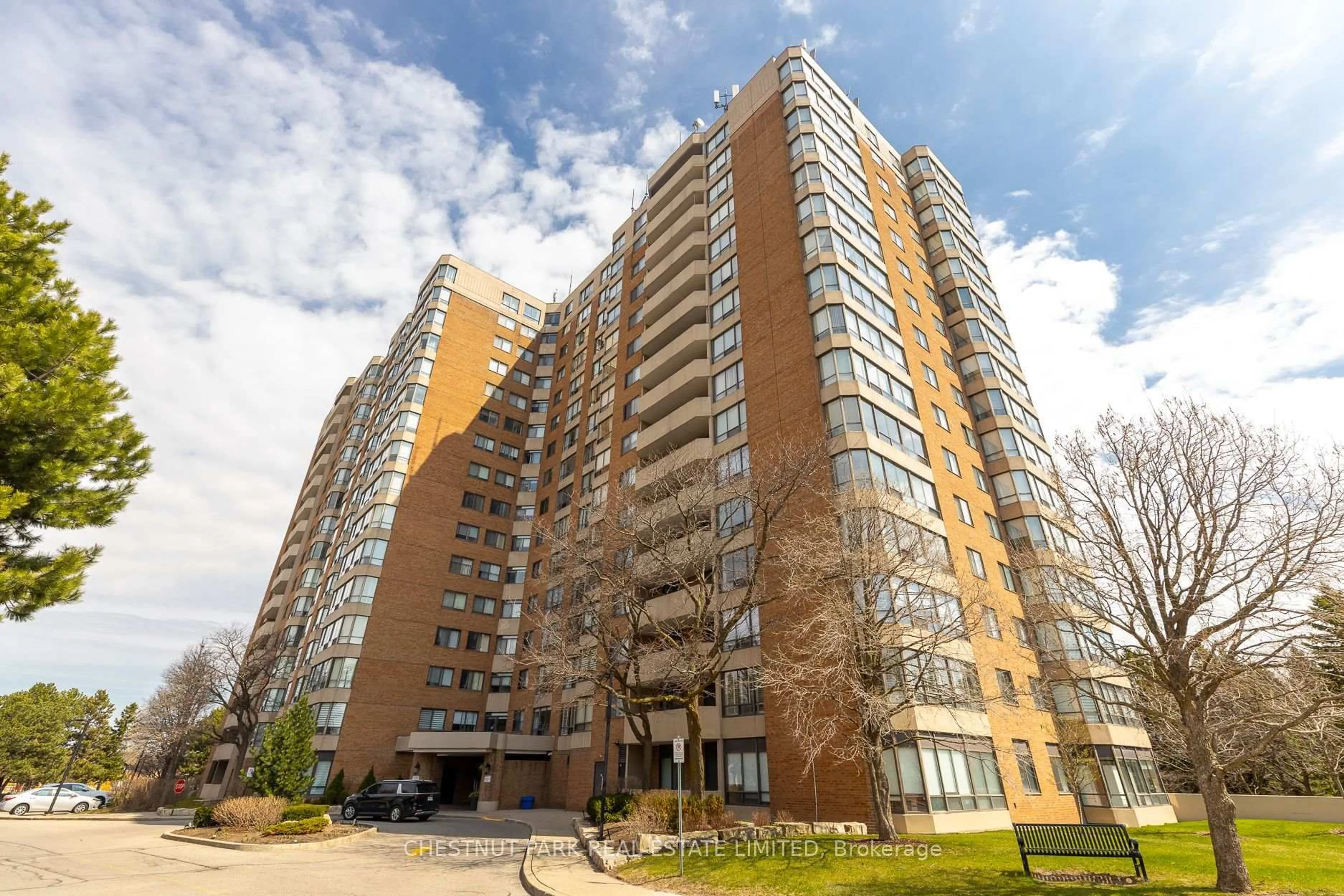 Patio, building for 7601 Bathurst St #1109, Vaughan Ontario L4J 4H5