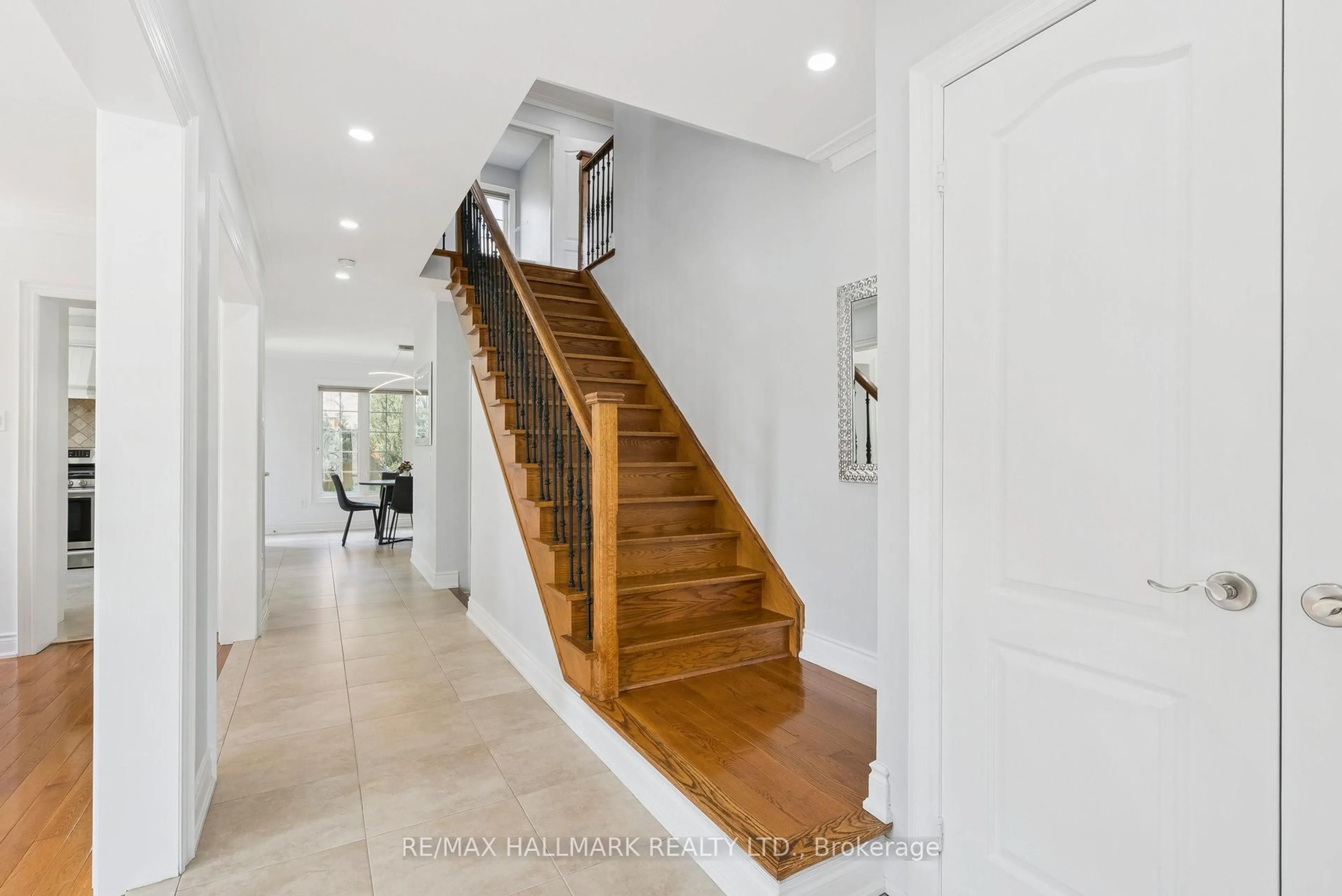 Stairs for 197 Aspenwood Dr, Newmarket Ontario L3X 2X4