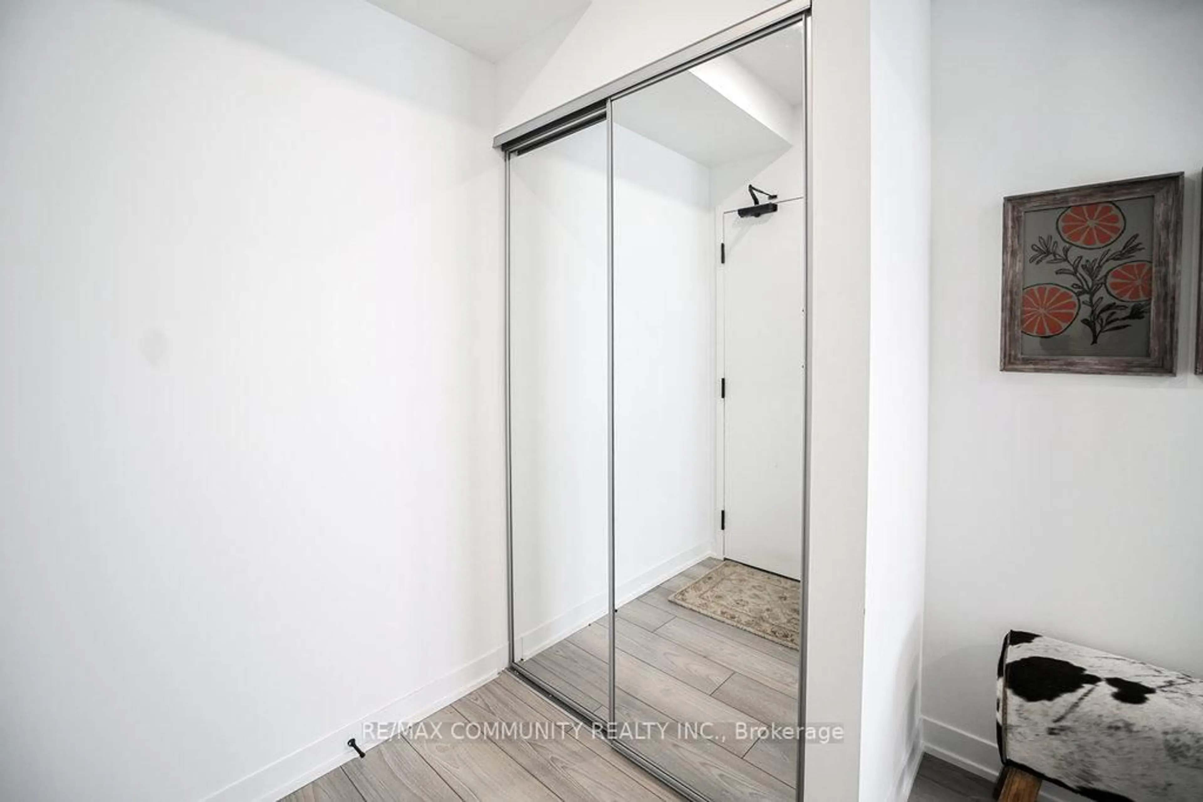 Indoor entryway for 10 Abeja St #2215, Vaughan Ontario L4K 0R4