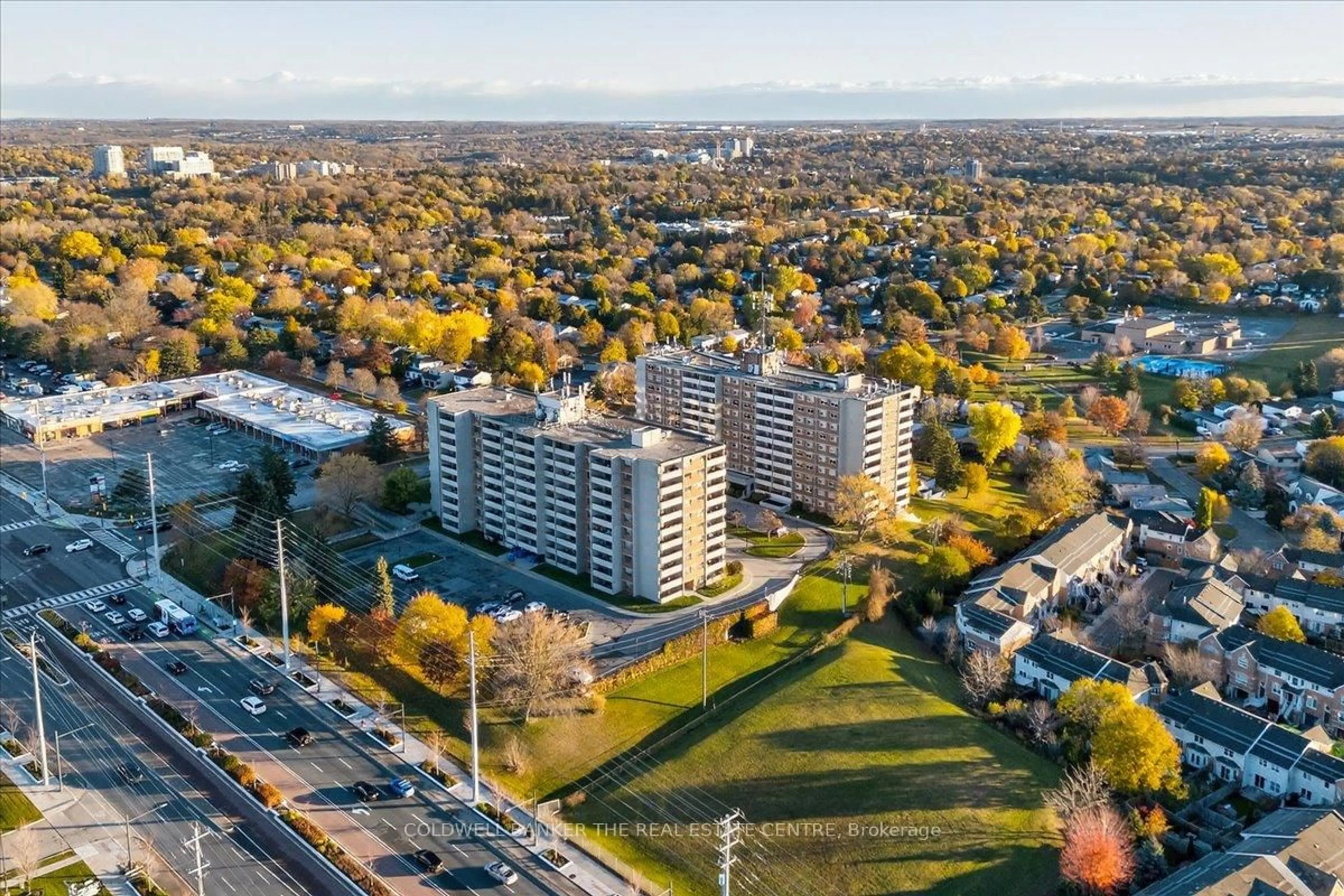 A pic from outside/outdoor area/front of a property/back of a property/a pic from drone, city buildings view from balcony for 20 William Roe Blvd #702, Newmarket Ontario L3Y 5V6