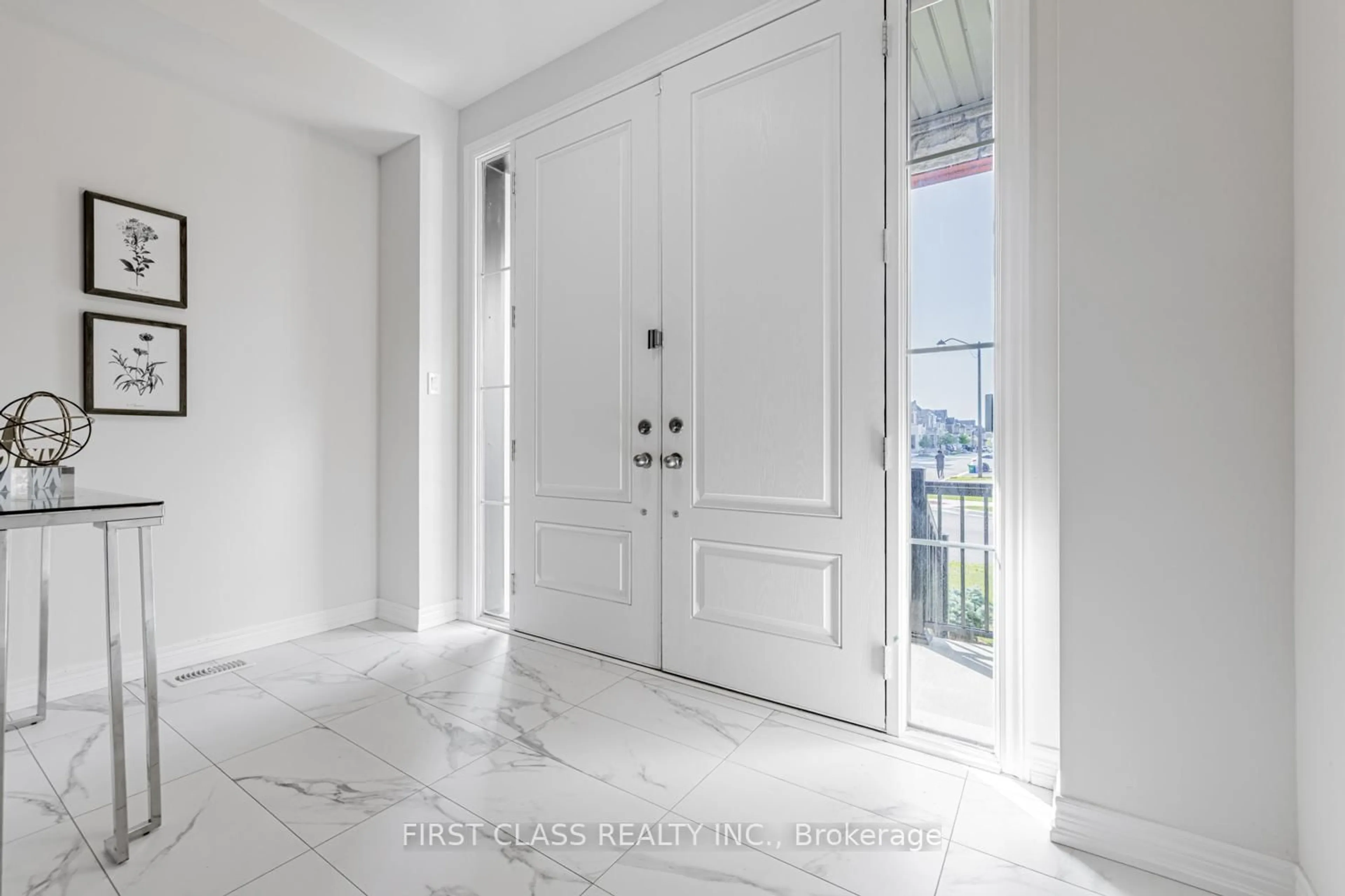 Indoor entryway for 38 Hewison Ave, Richmond Hill Ontario L4S 0J1