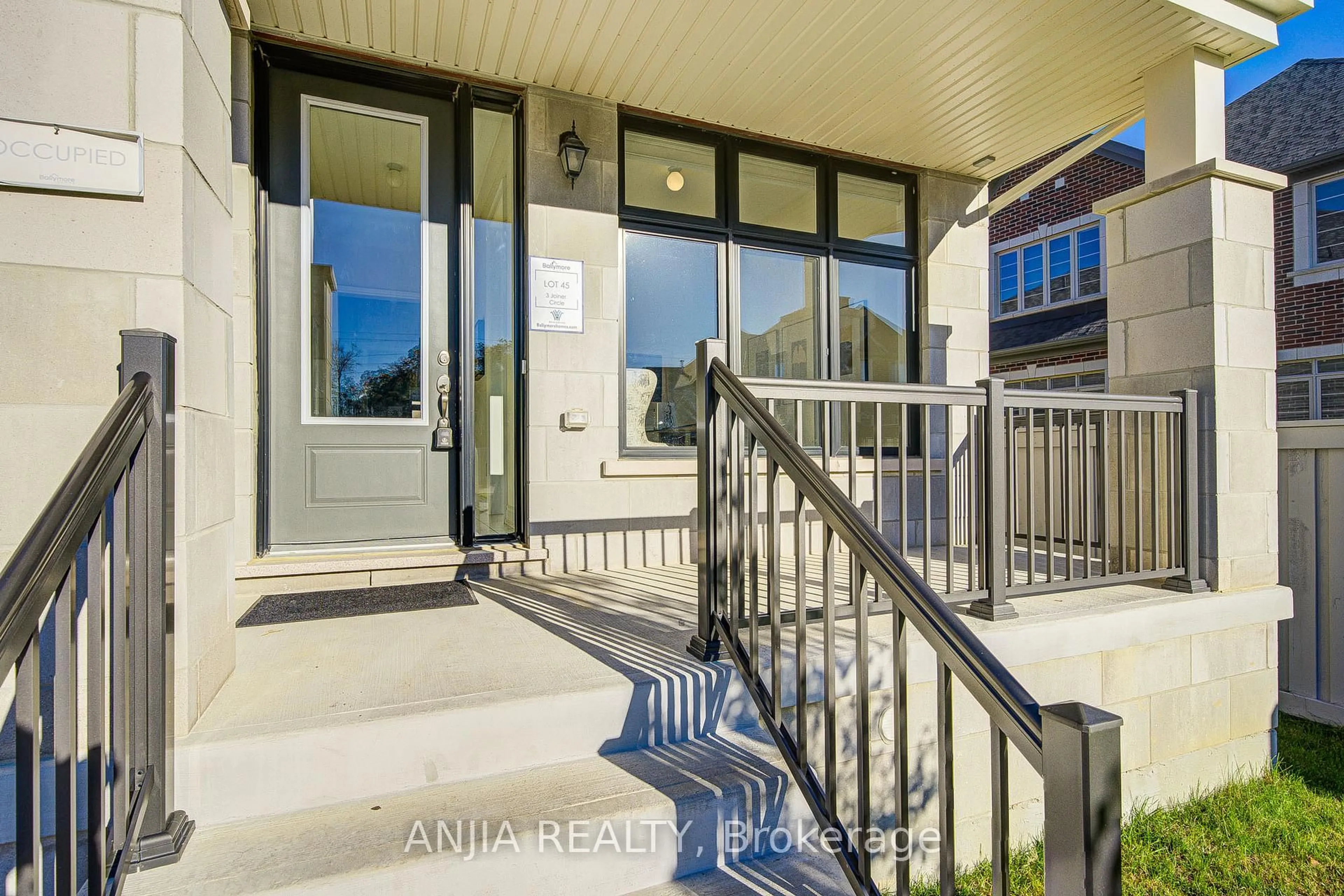 Indoor entryway for 3 Joiner Circ, Whitchurch-Stouffville Ontario L4A 7X4