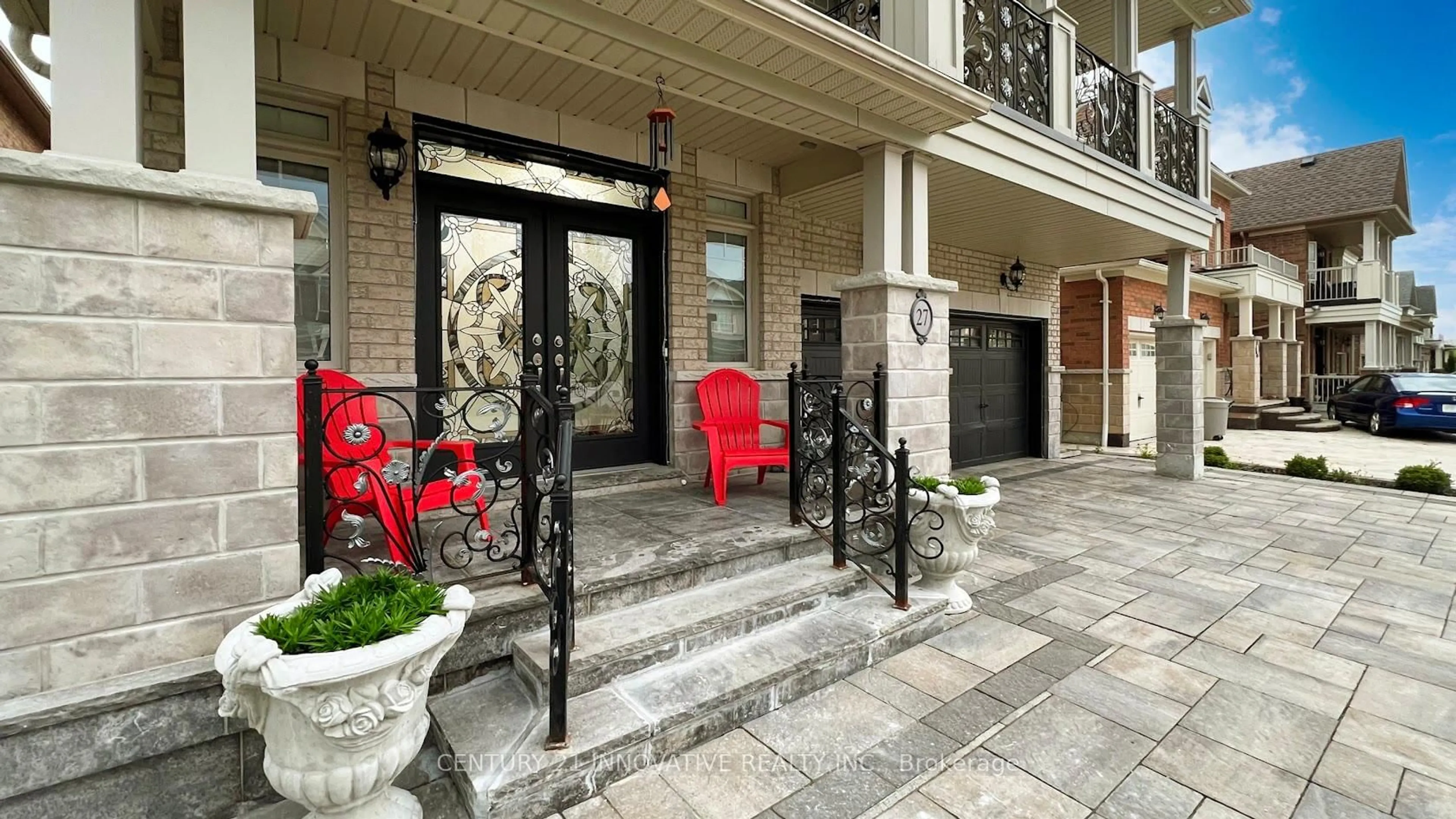 Patio, street for 27 Brucefield Crt, Whitchurch-Stouffville Ontario L4A 1V5