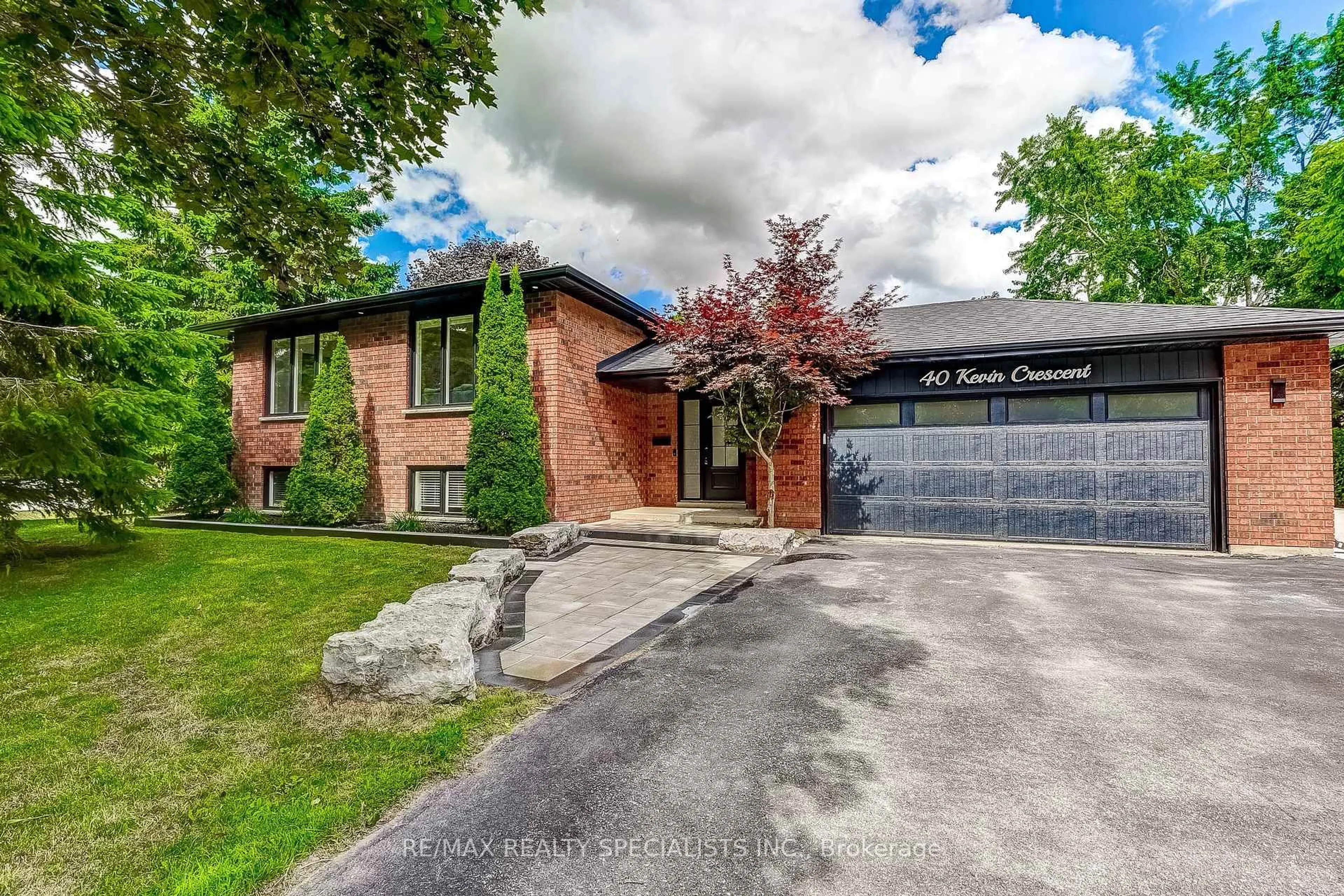 Home with brick exterior material, street for 40 Kevin Cres, Essa Ontario L0L 2N0