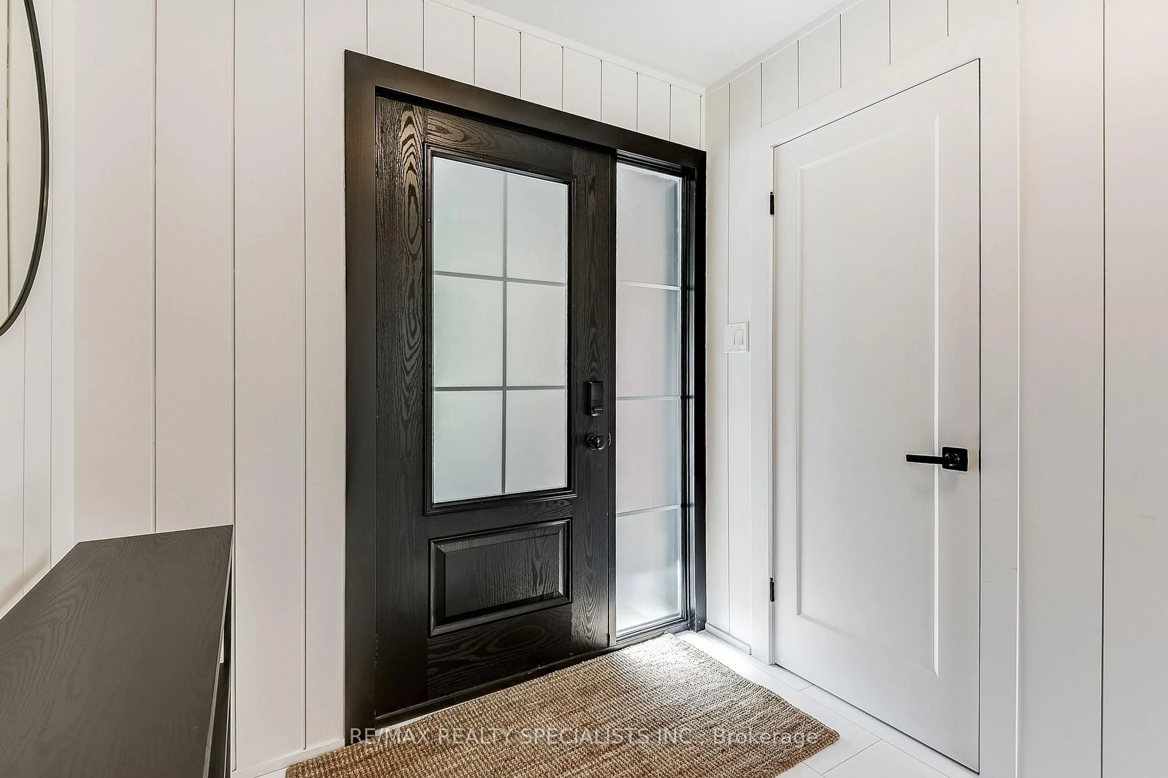 Indoor entryway for 40 Kevin Cres, Essa Ontario L0L 2N0