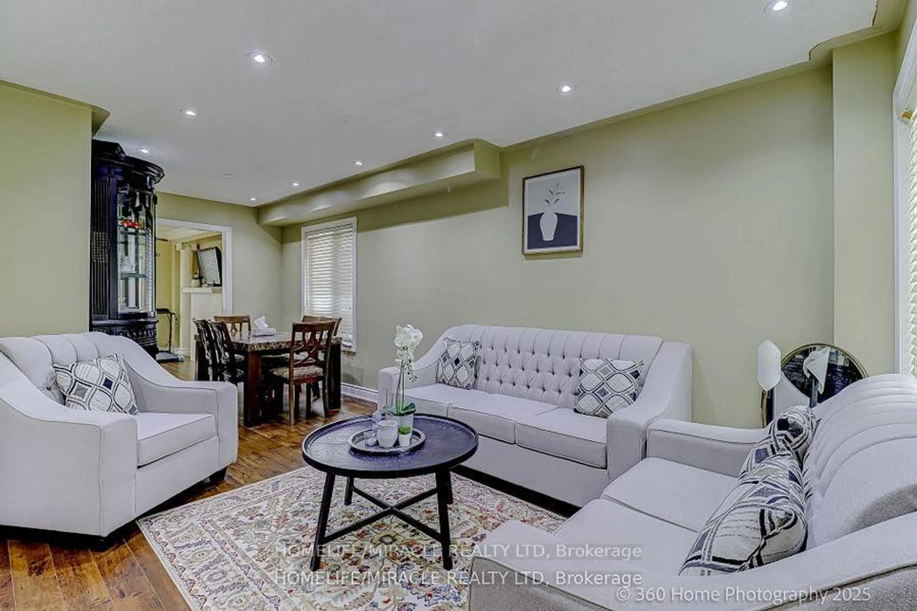 Living room with furniture, unknown for 7 Creekwood Crt, Vaughan Ontario L4L 9E6