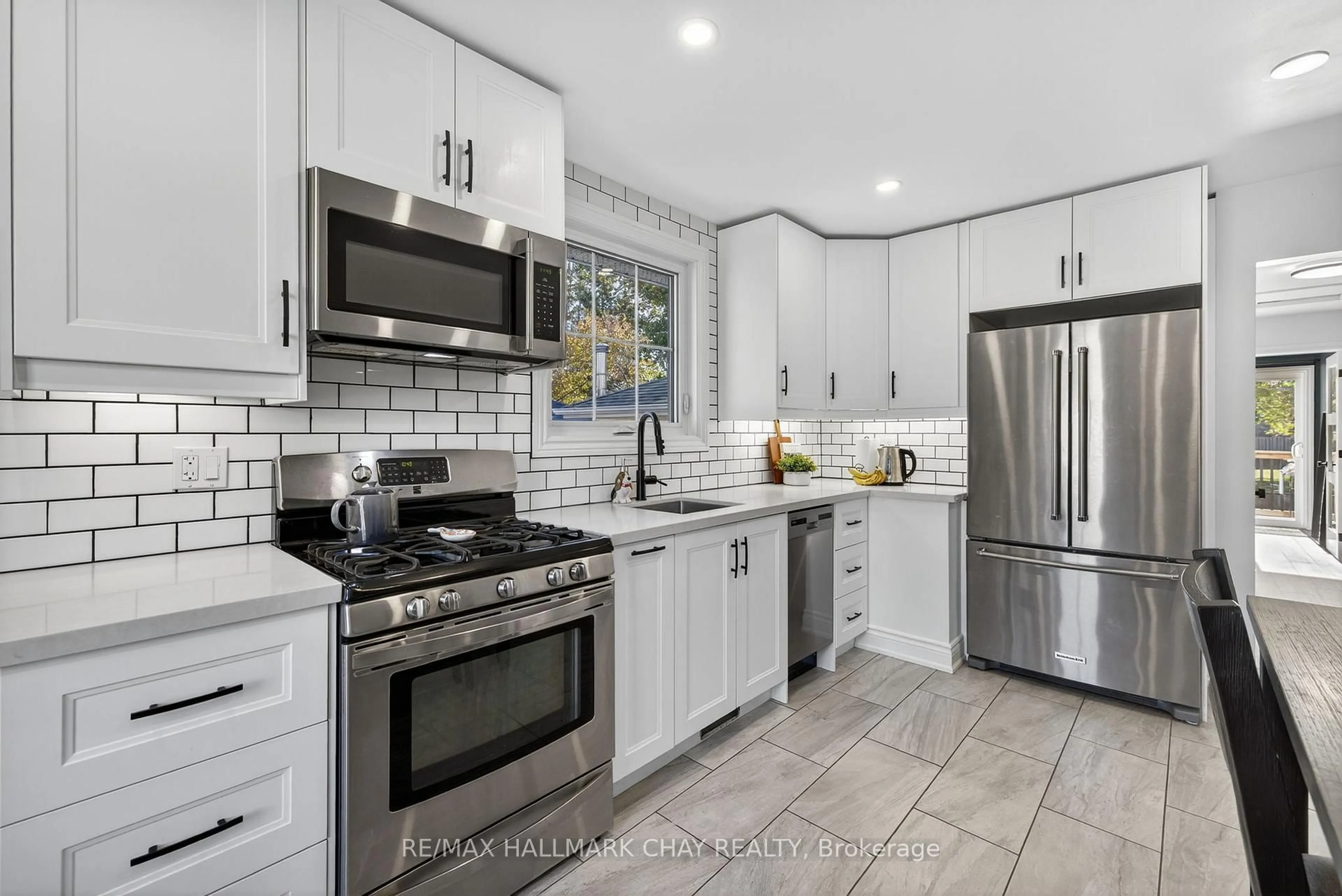 Open concept kitchen, ceramic/tile floor for 104 Kulpin Ave, Bradford West Gwillimbury Ontario L3Z 1T7