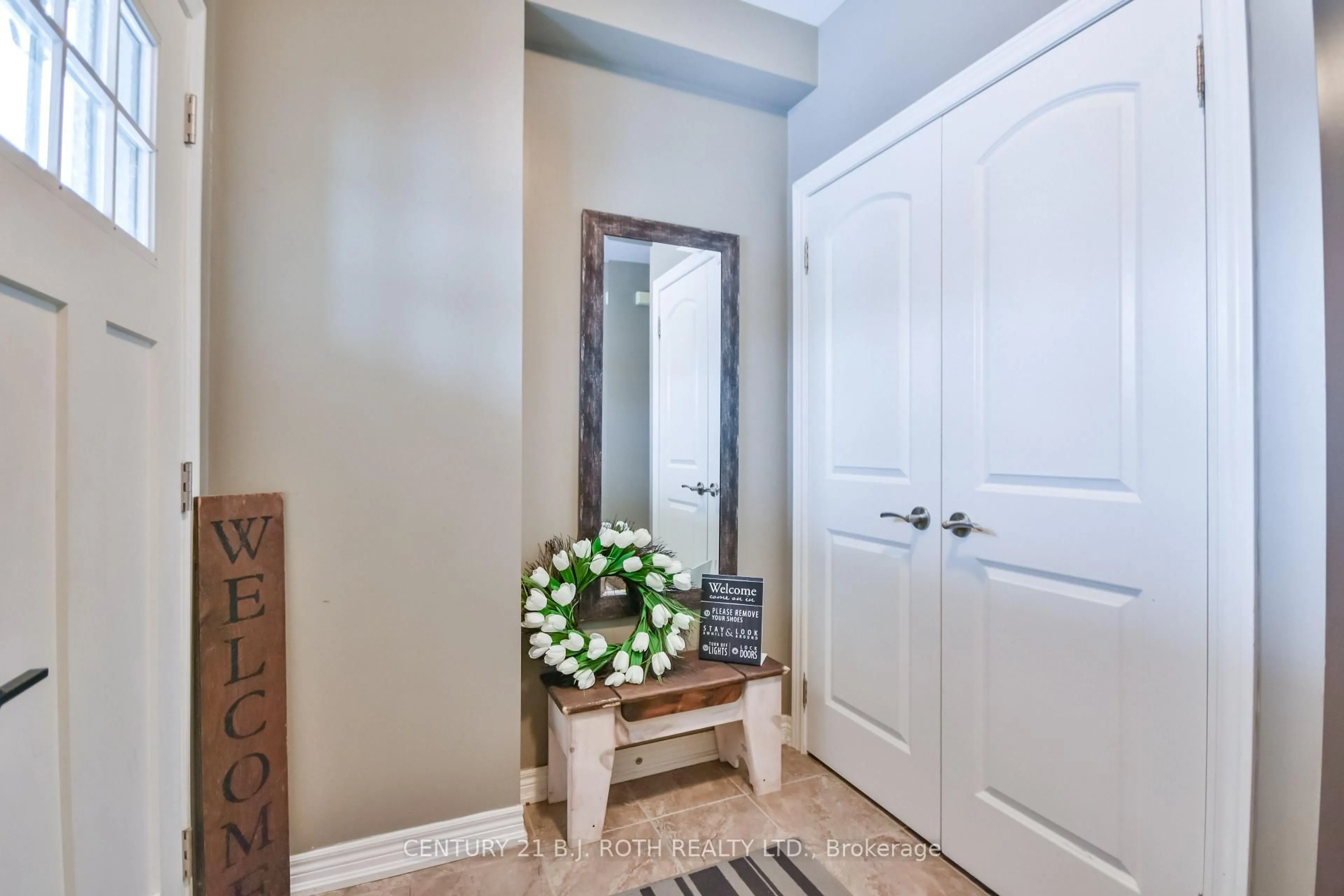 Indoor entryway for 212 Maplewood Dr, Essa Ontario L0L 1B4