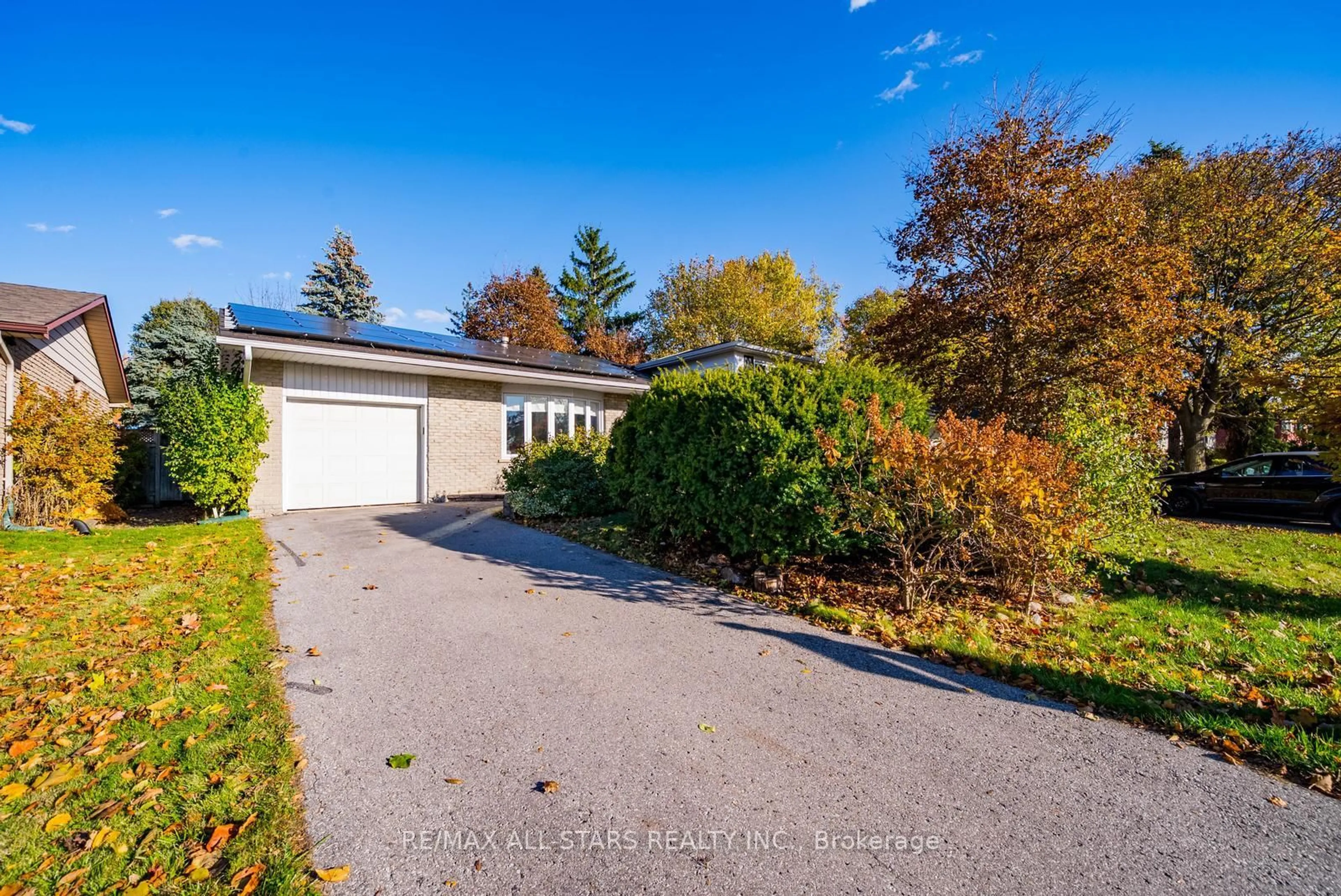 A pic from outside/outdoor area/front of a property/back of a property/a pic from drone, street for 115 Stouffer St, Whitchurch-Stouffville Ontario L4A 6A3