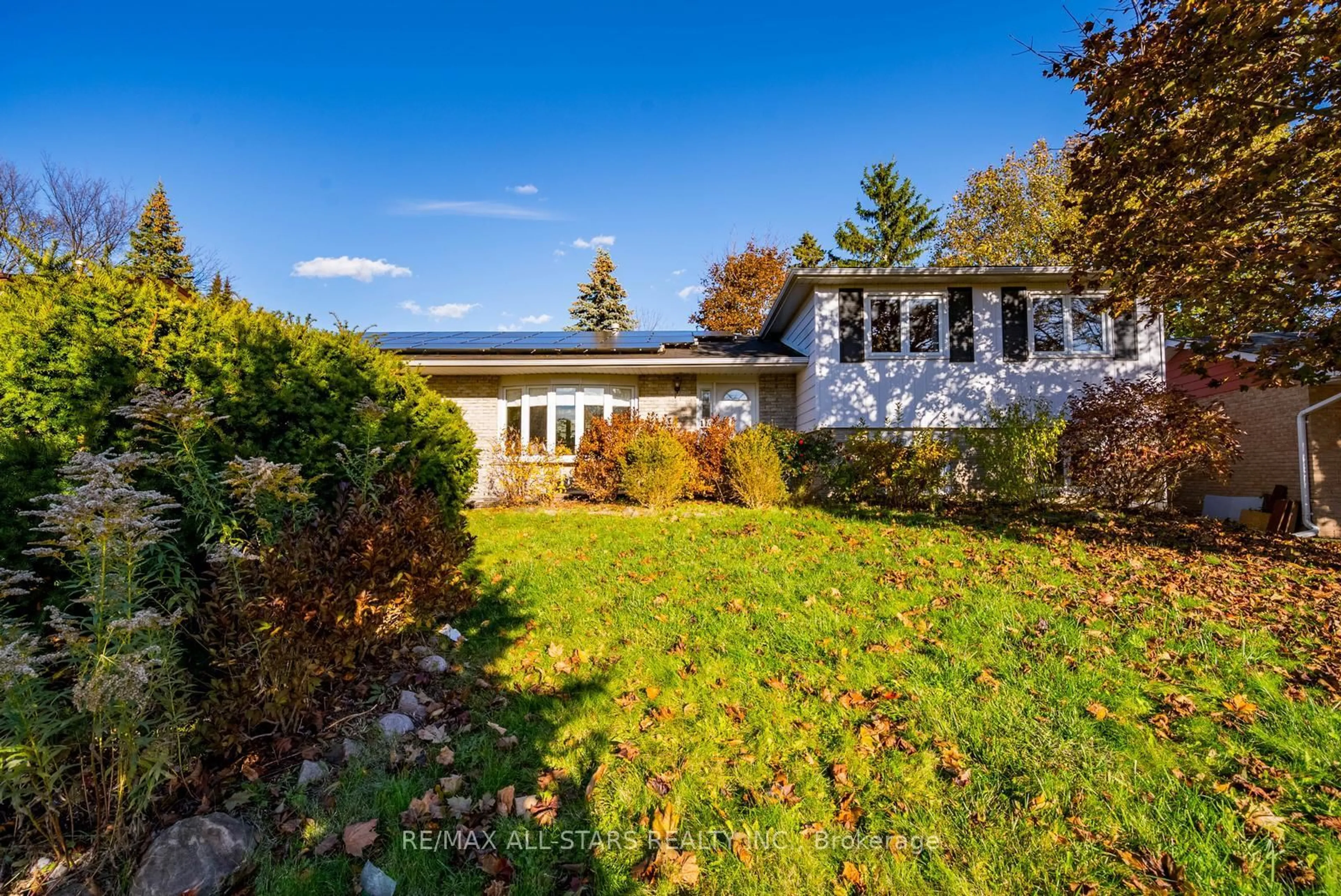 A pic from outside/outdoor area/front of a property/back of a property/a pic from drone, unknown for 115 Stouffer St, Whitchurch-Stouffville Ontario L4A 6A3