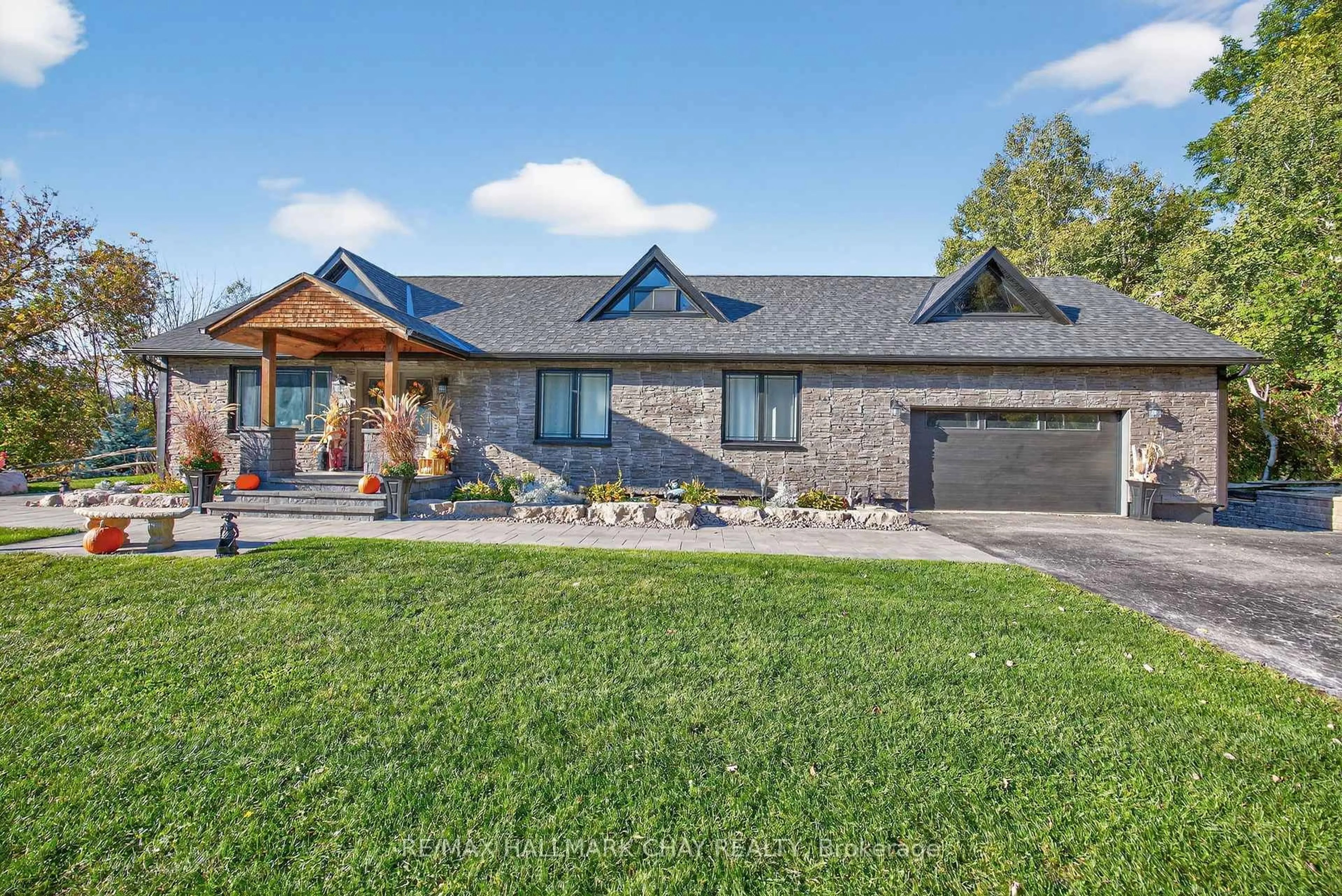 Home with brick exterior material, mountain view for 6172 14th Line, New Tecumseth Ontario L9R 1N4