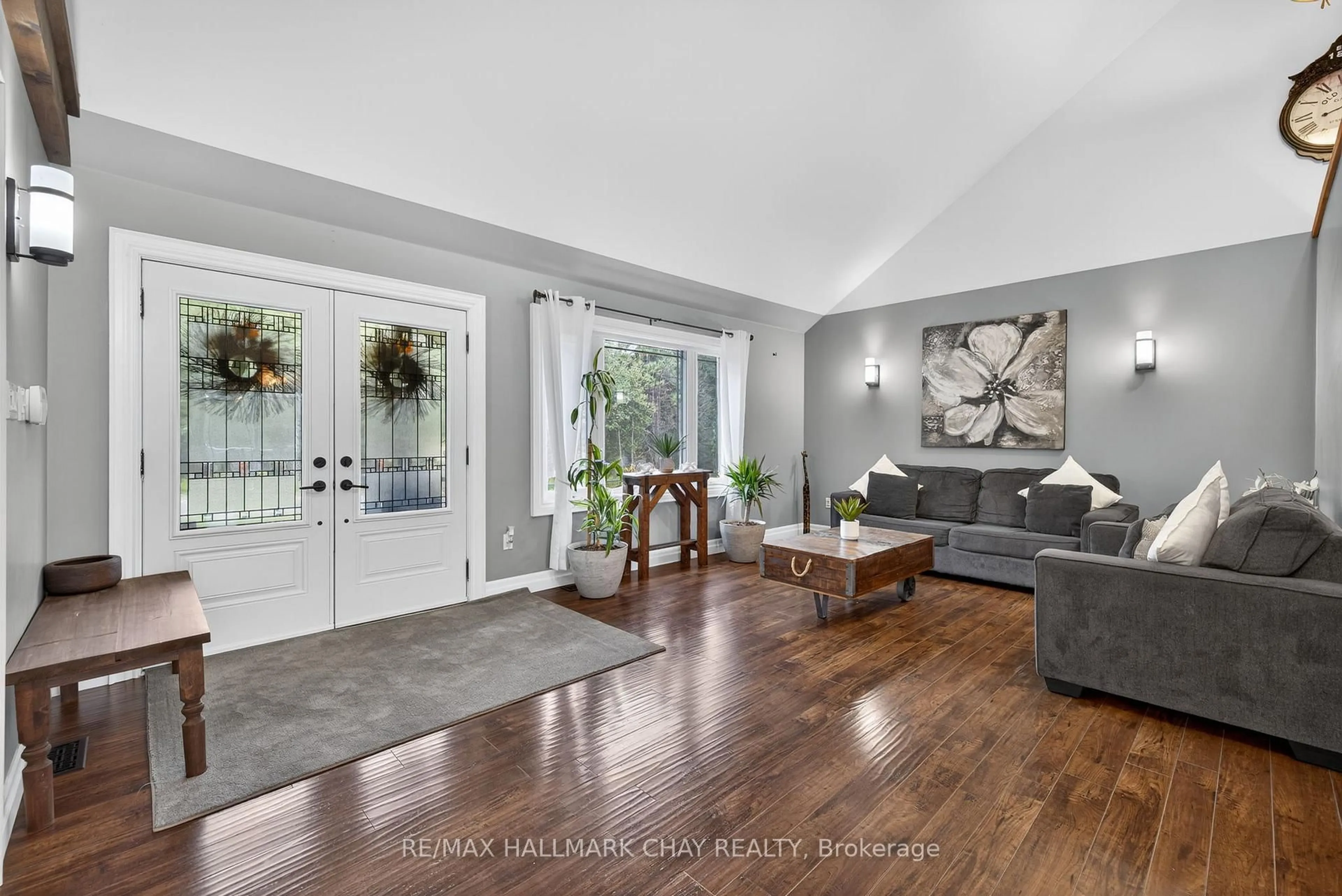 Indoor entryway for 6172 14th Line, New Tecumseth Ontario L9R 1N4